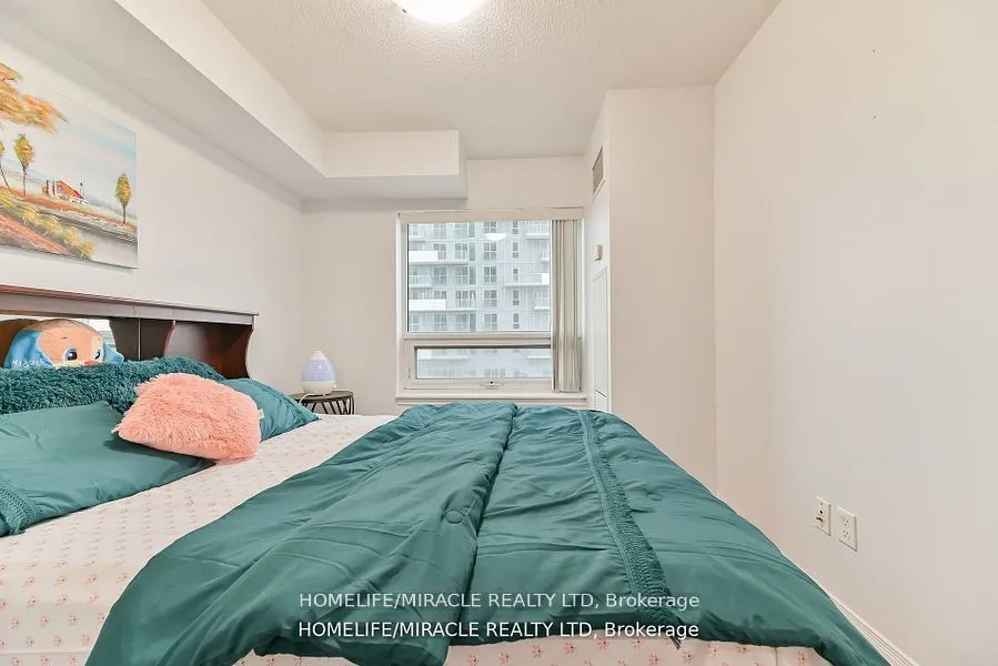 215 Queen Street E, #709