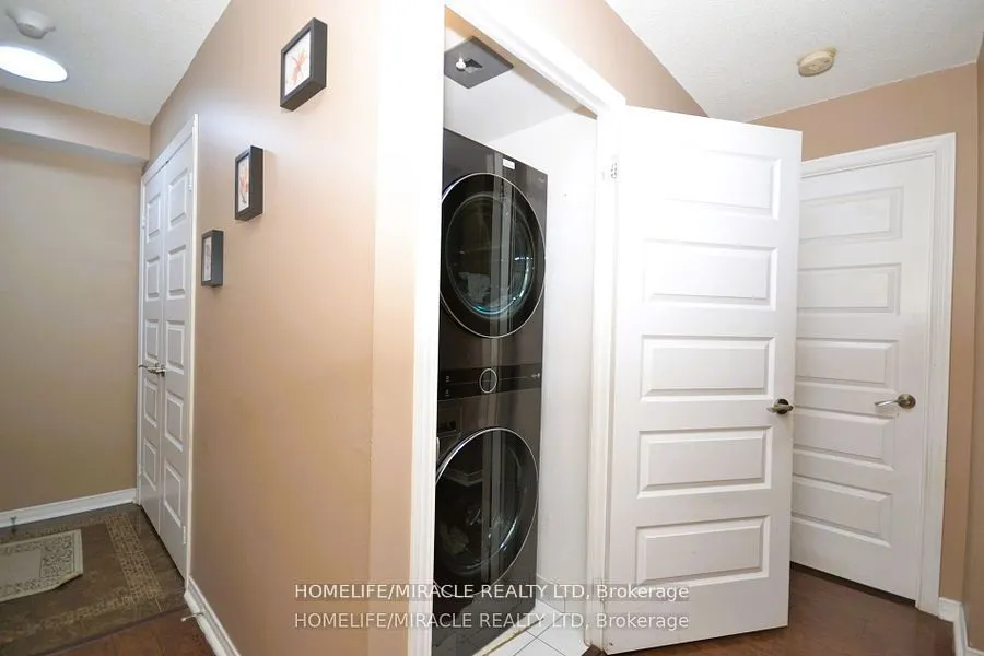 215 Queen Street E, #709