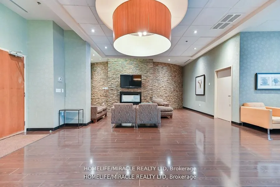 215 Queen Street E, #709