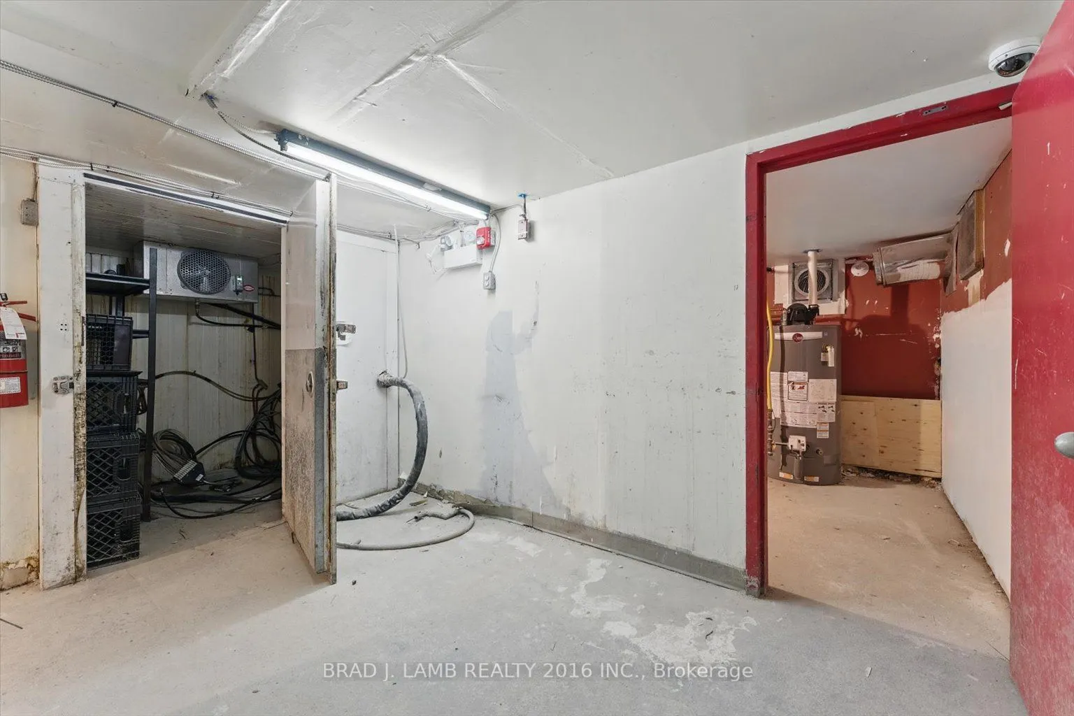 2261 Dundas Street W