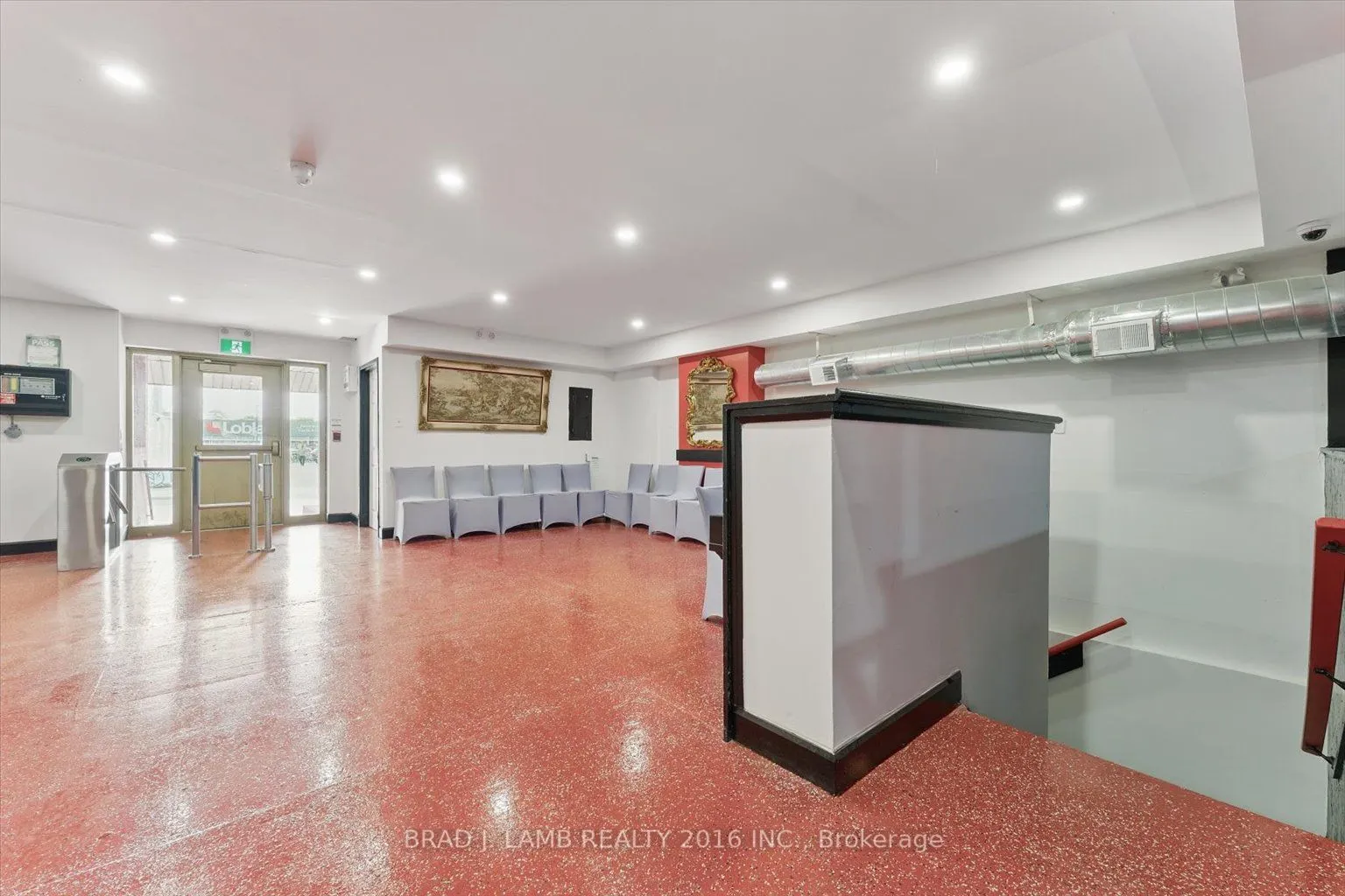 2261 Dundas Street W