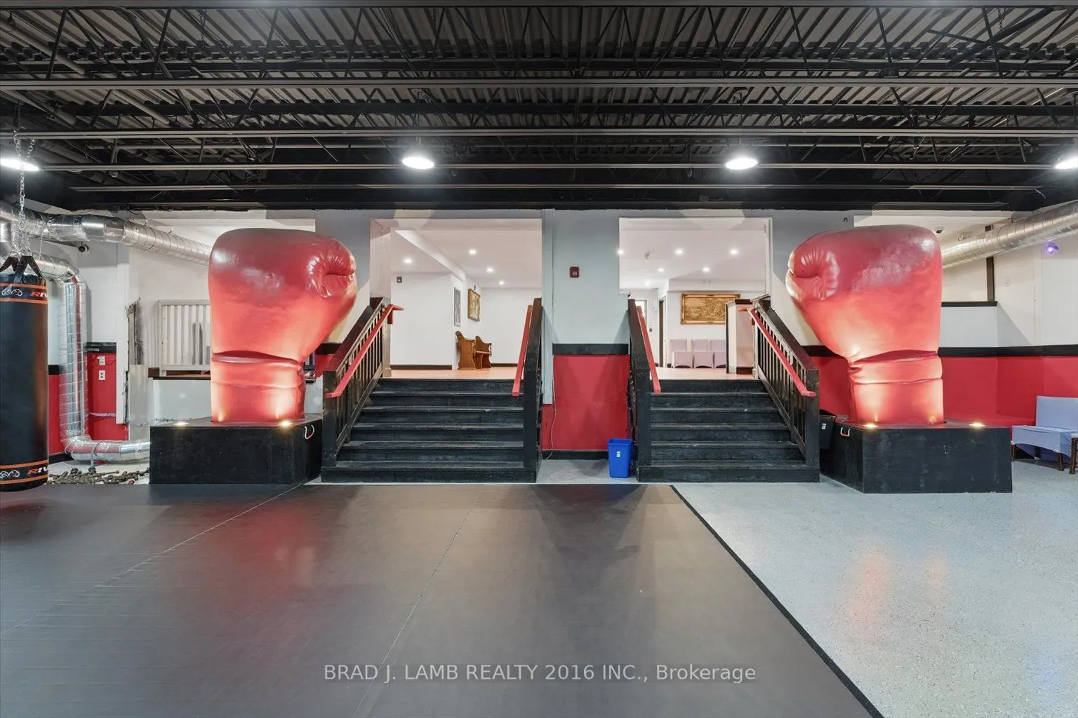 2261 Dundas Street W