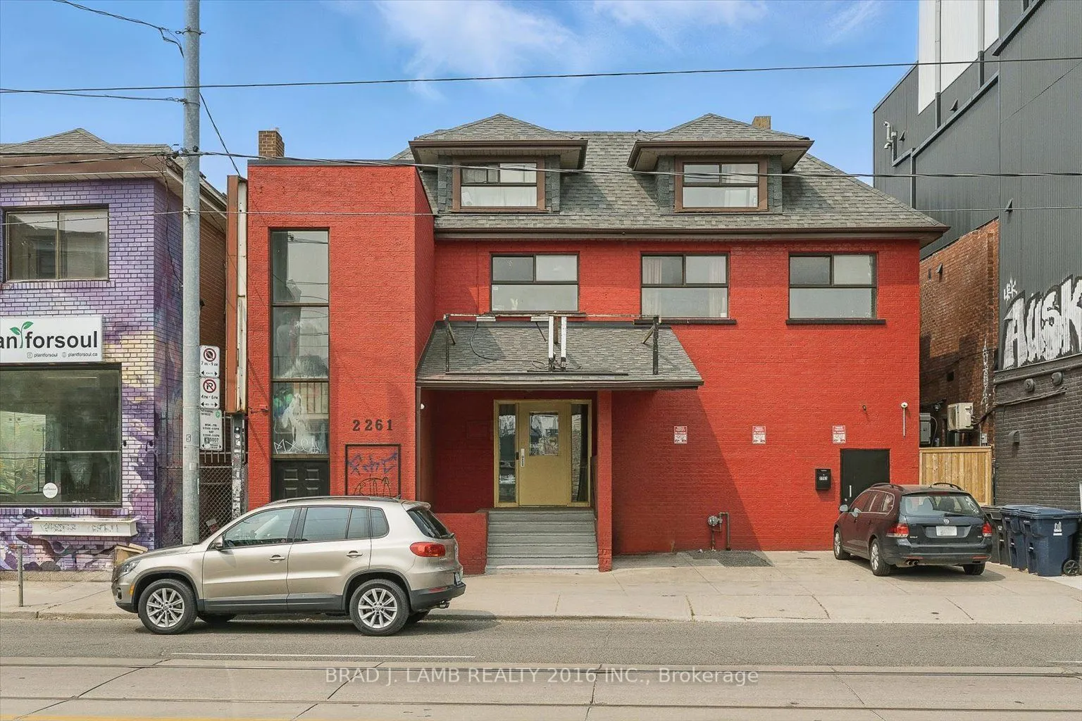 2261 Dundas Street W