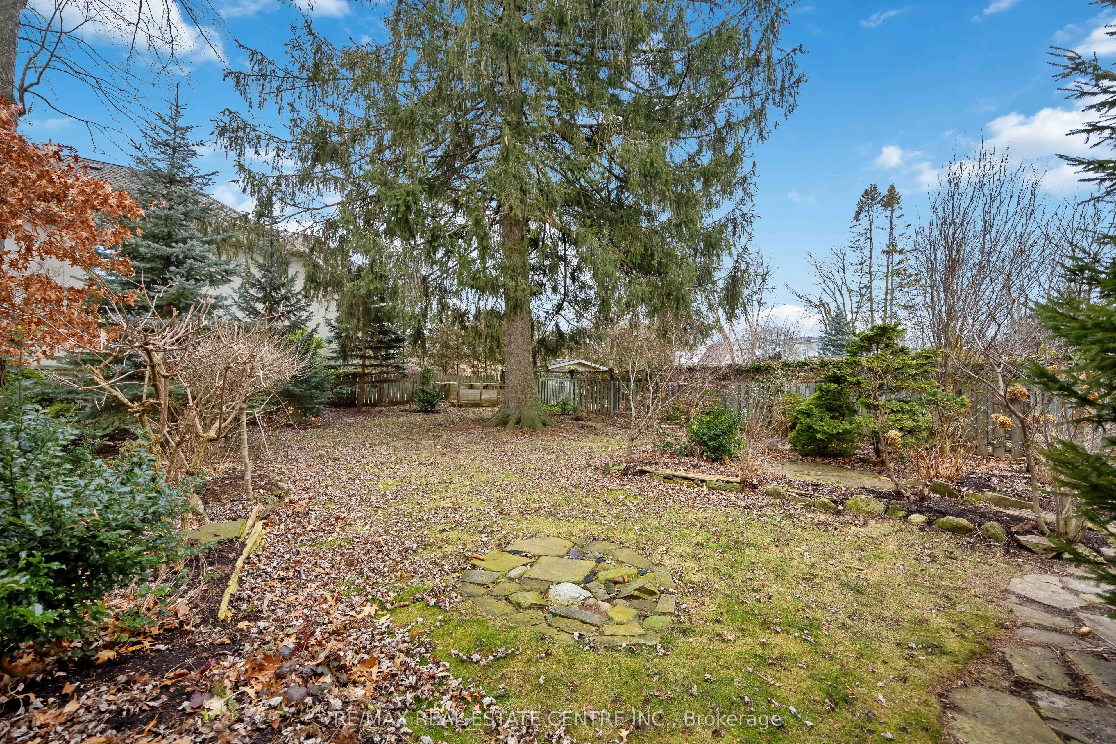 32 WENONAH Drive