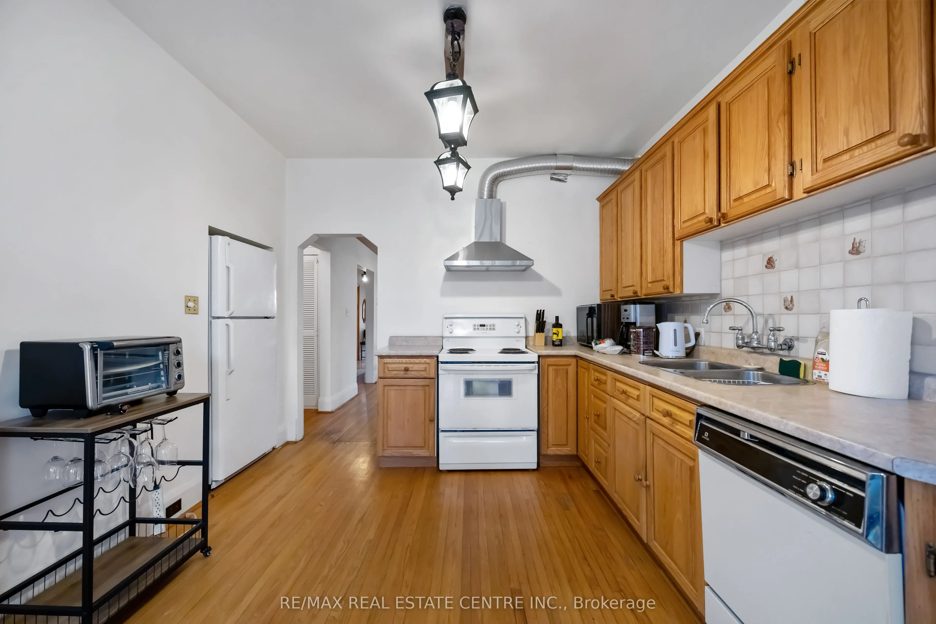 32 WENONAH Drive