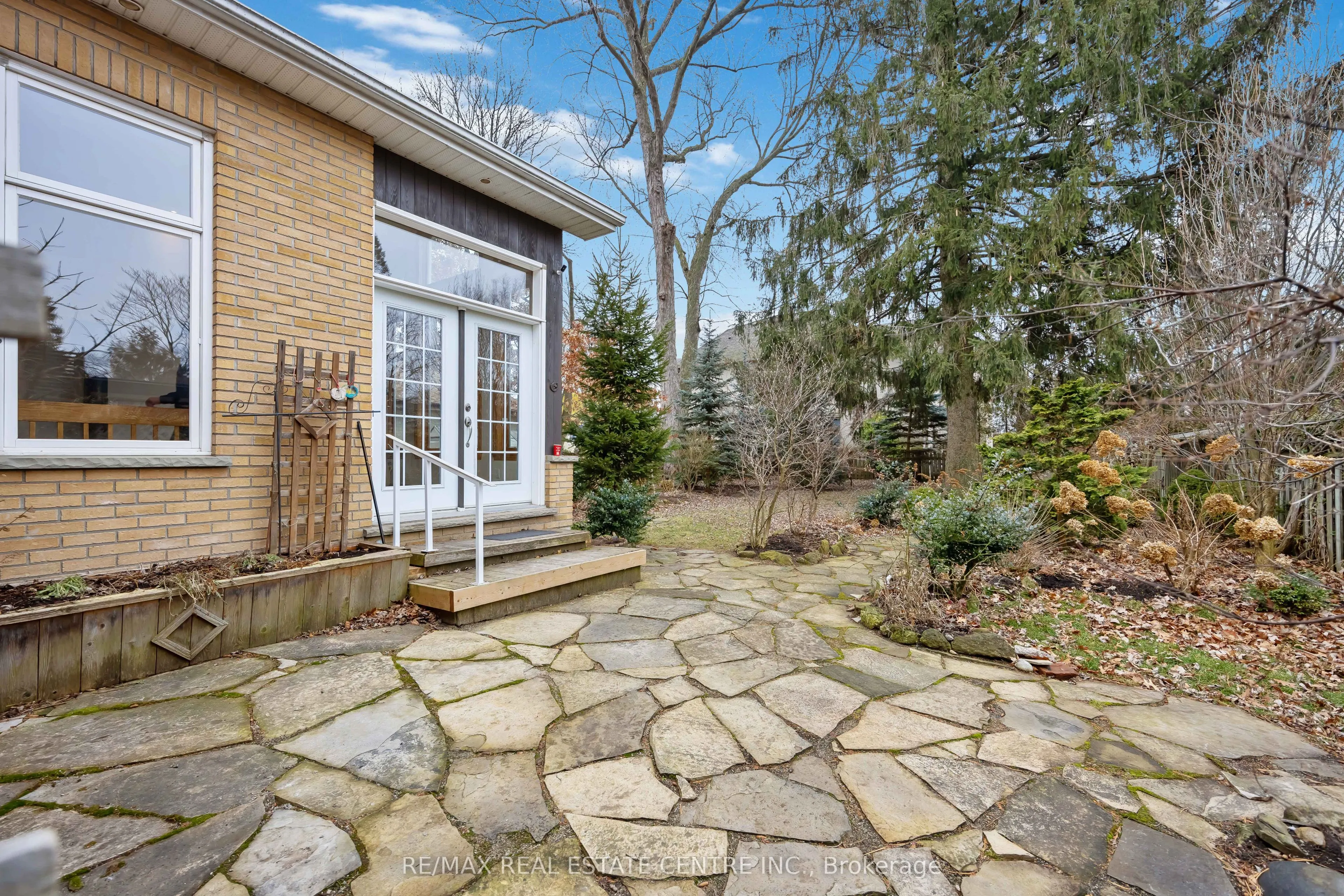 32 WENONAH Drive