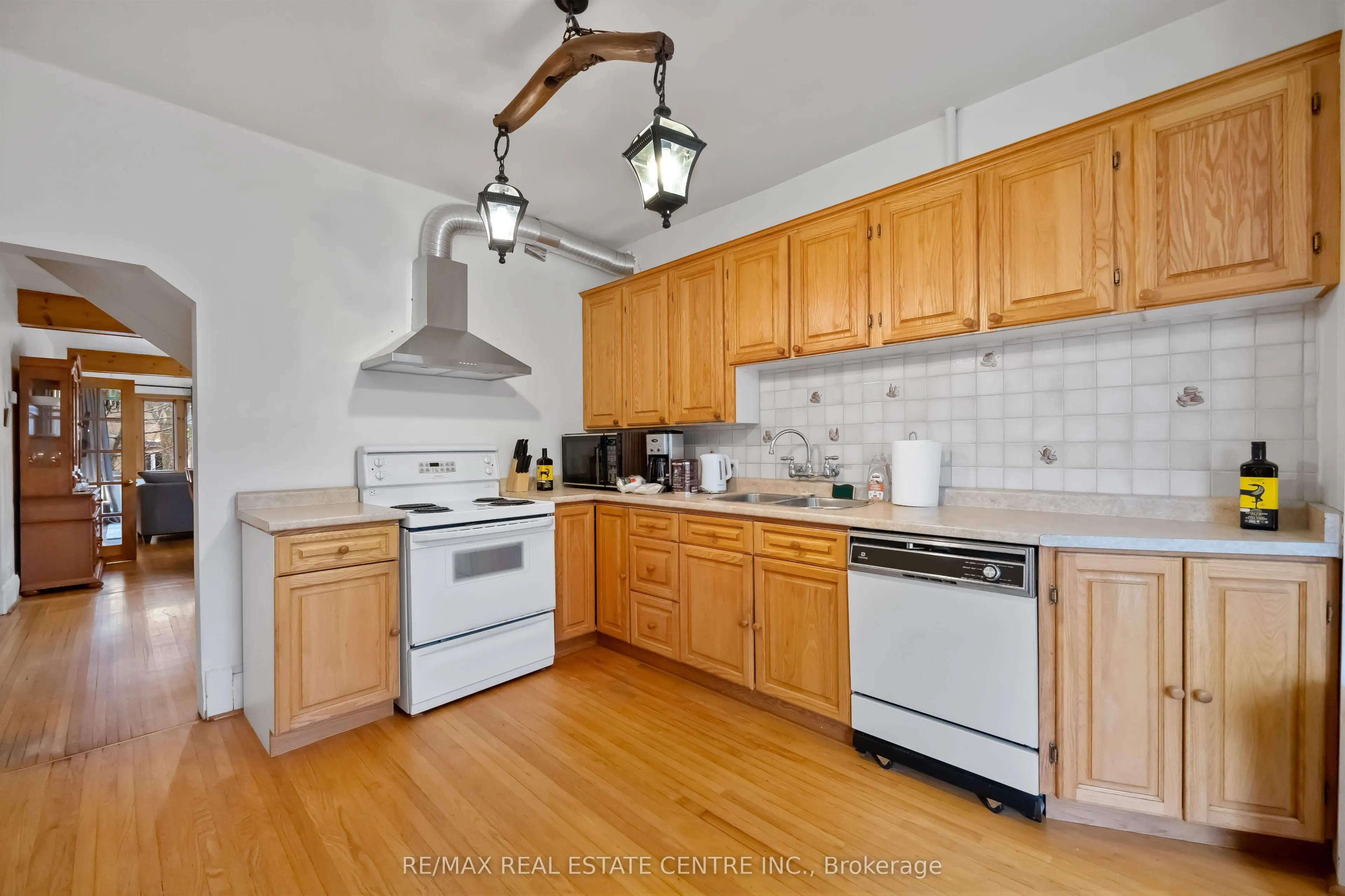32 WENONAH Drive