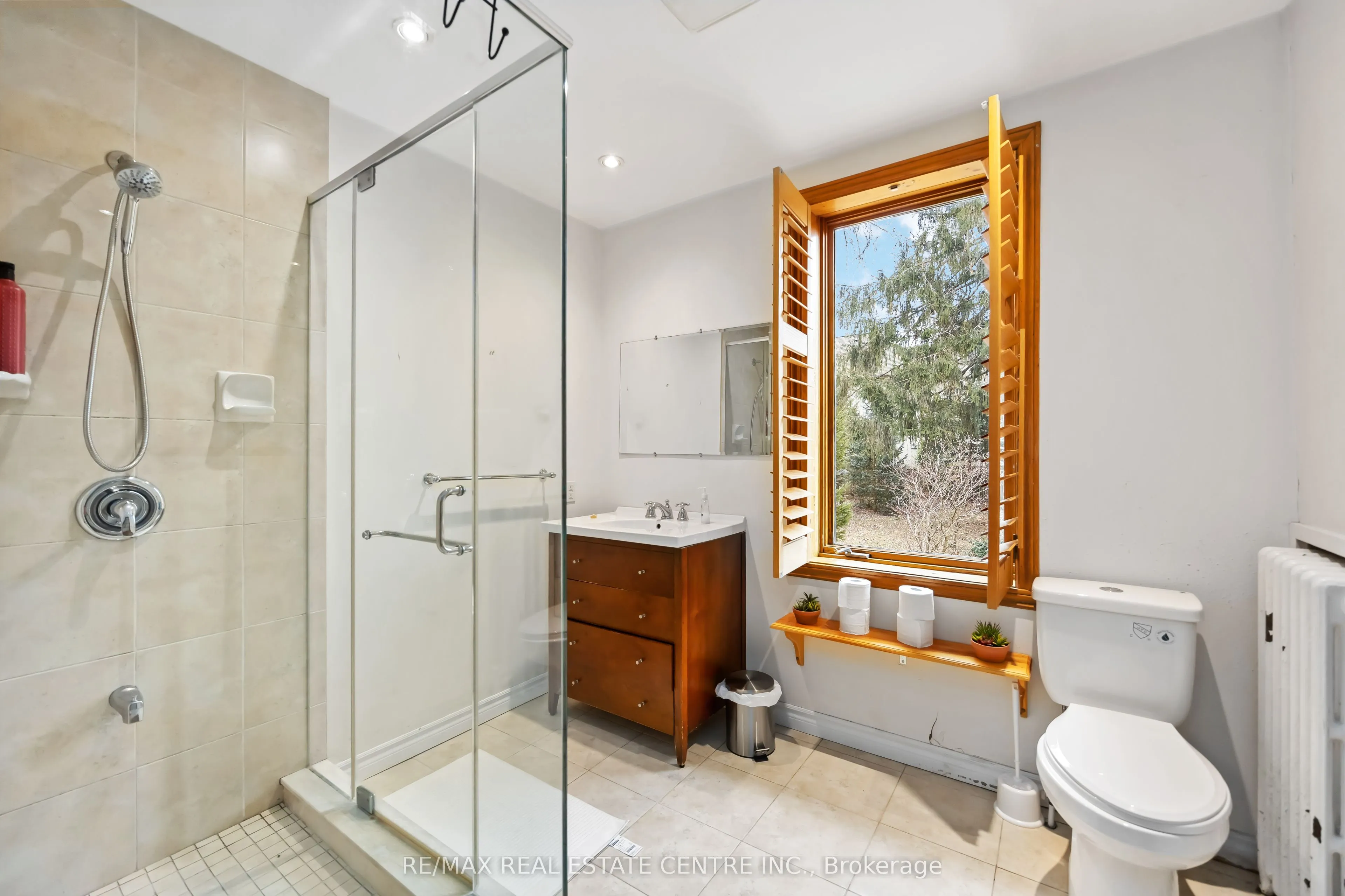 32 WENONAH Drive
