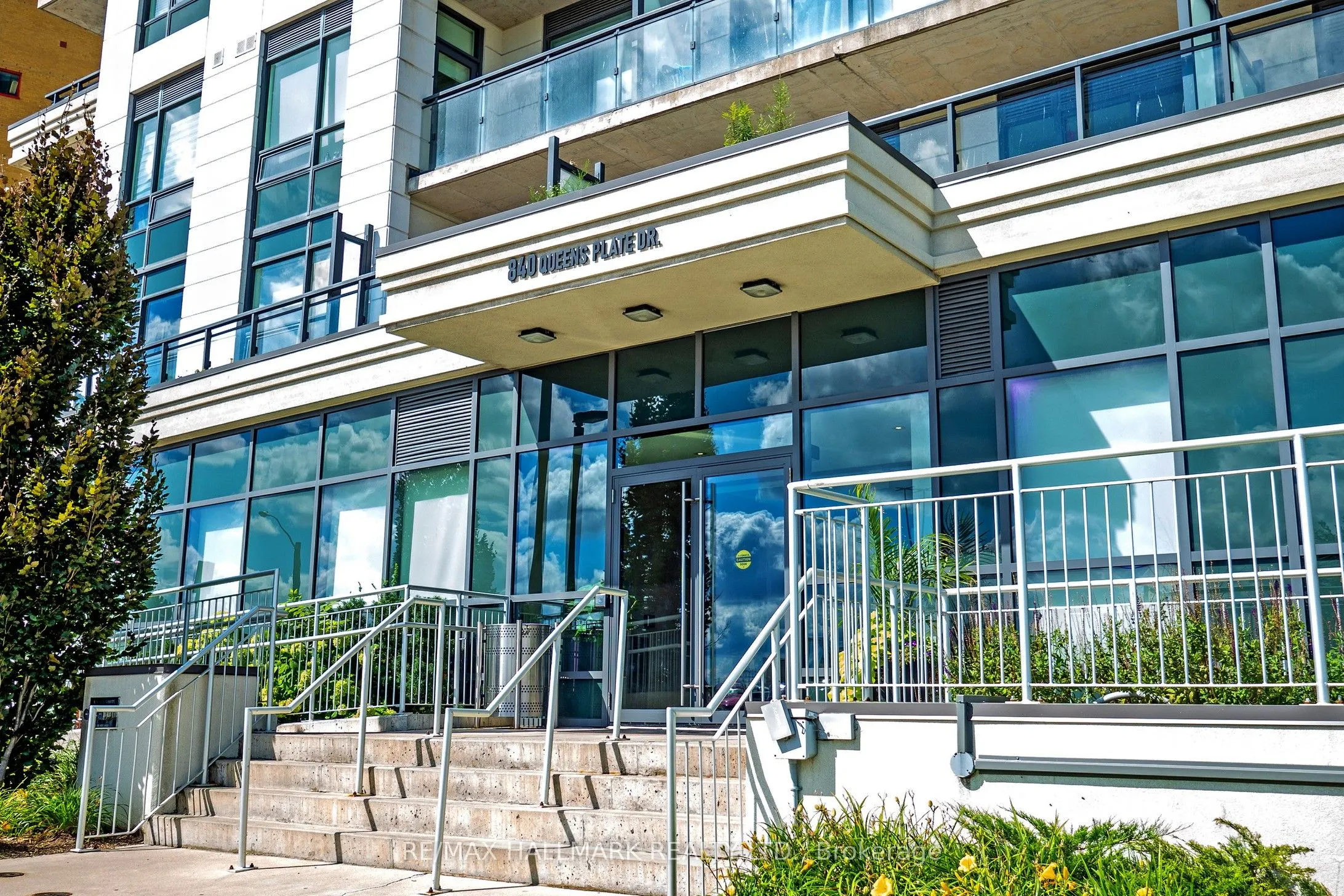 840 Queens Plate Drive, #1207