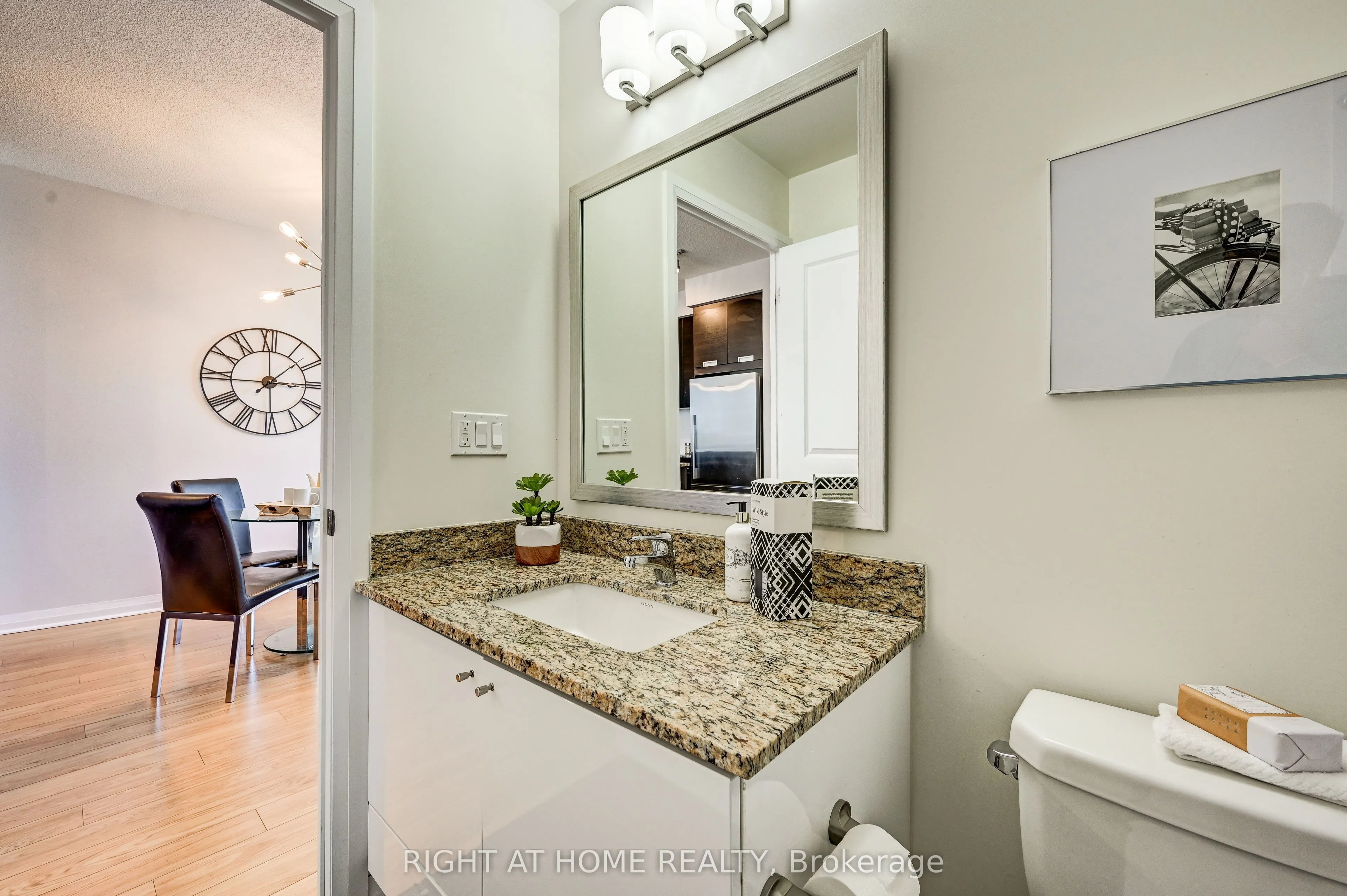 55 Eglinton Avenue W, #2001
