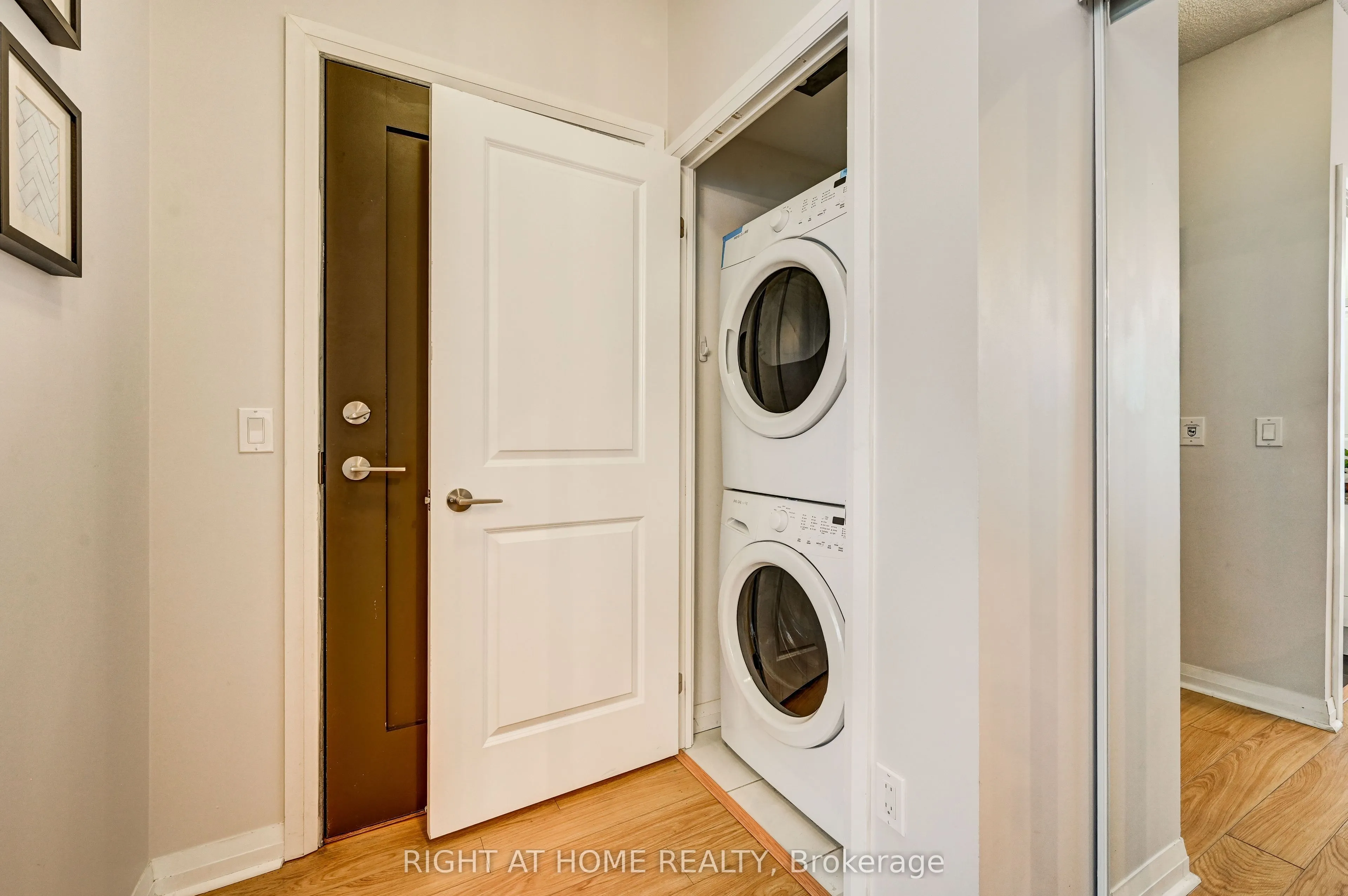 55 Eglinton Avenue W, #2001