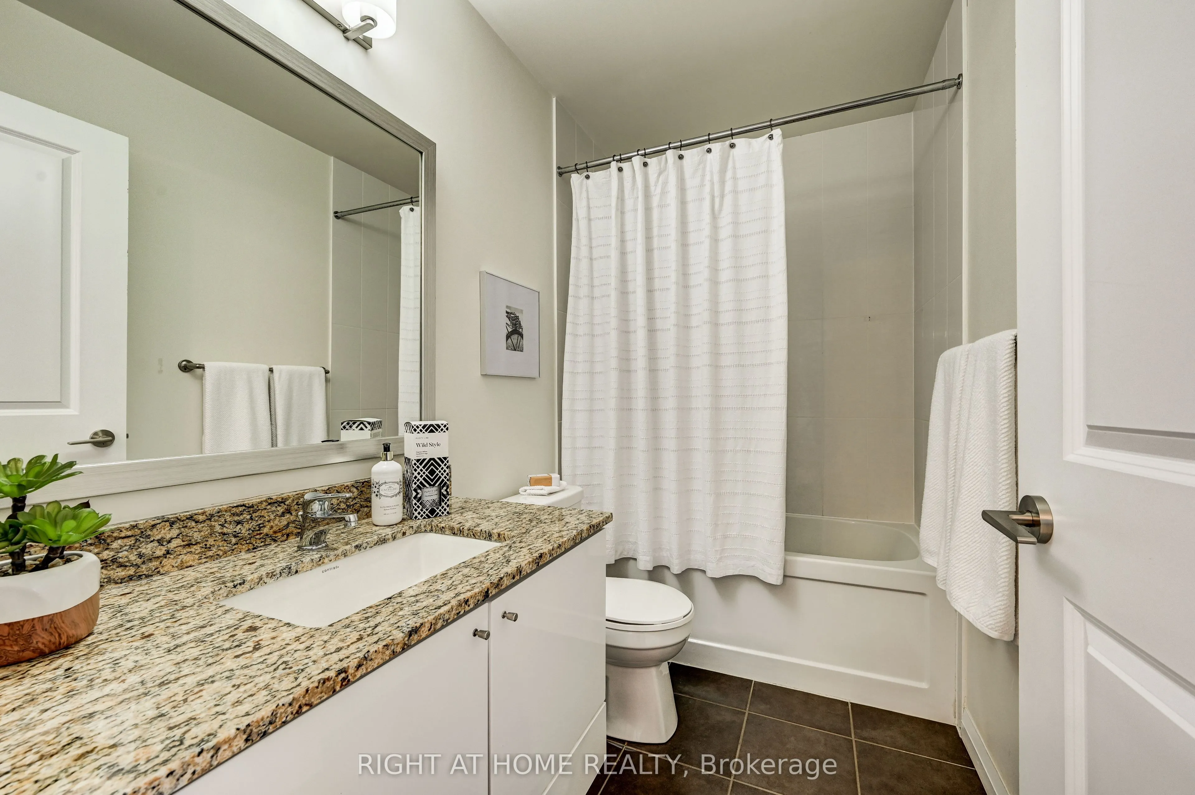 55 Eglinton Avenue W, #2001