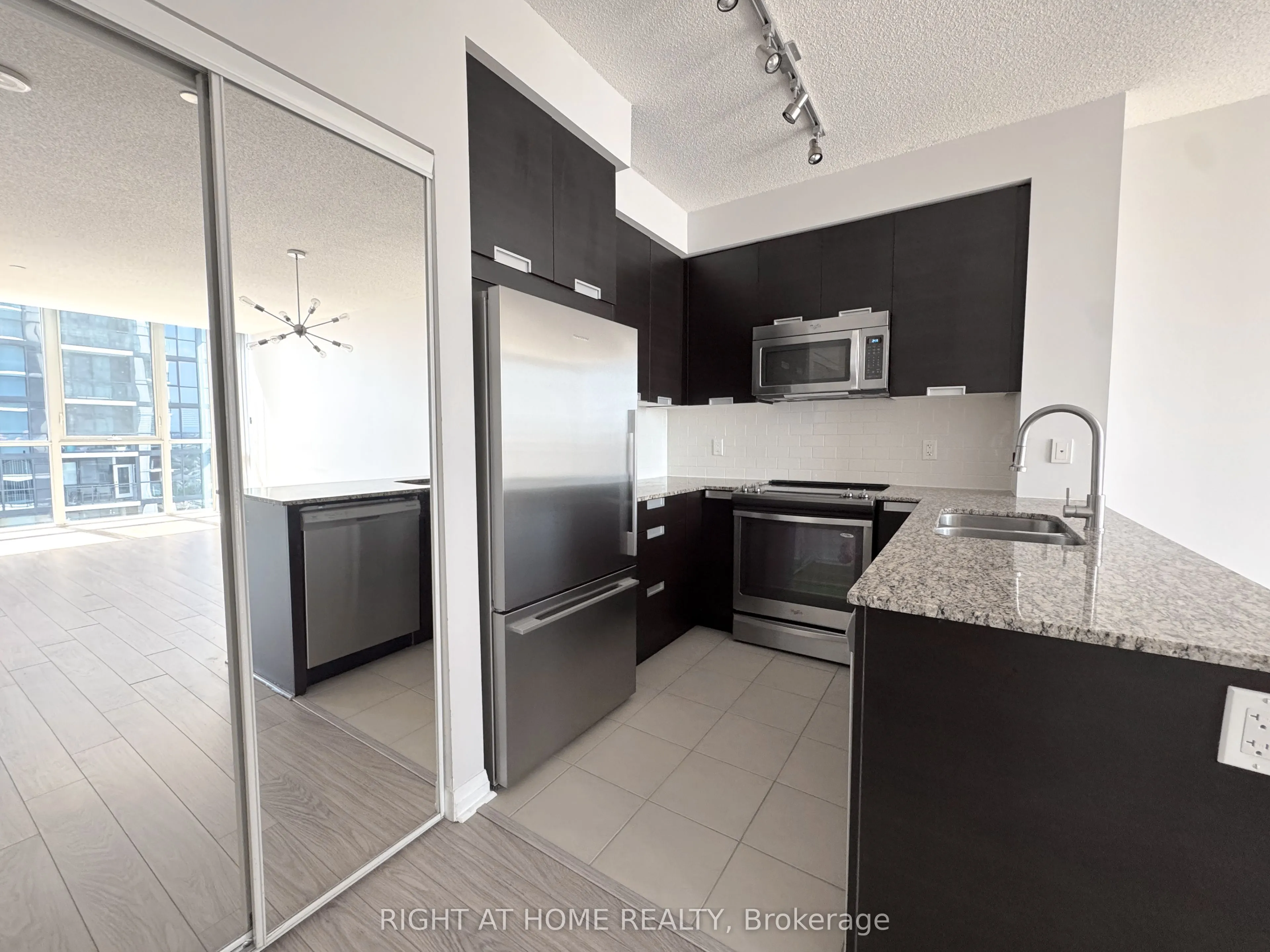 55 Eglinton Avenue W, #2001