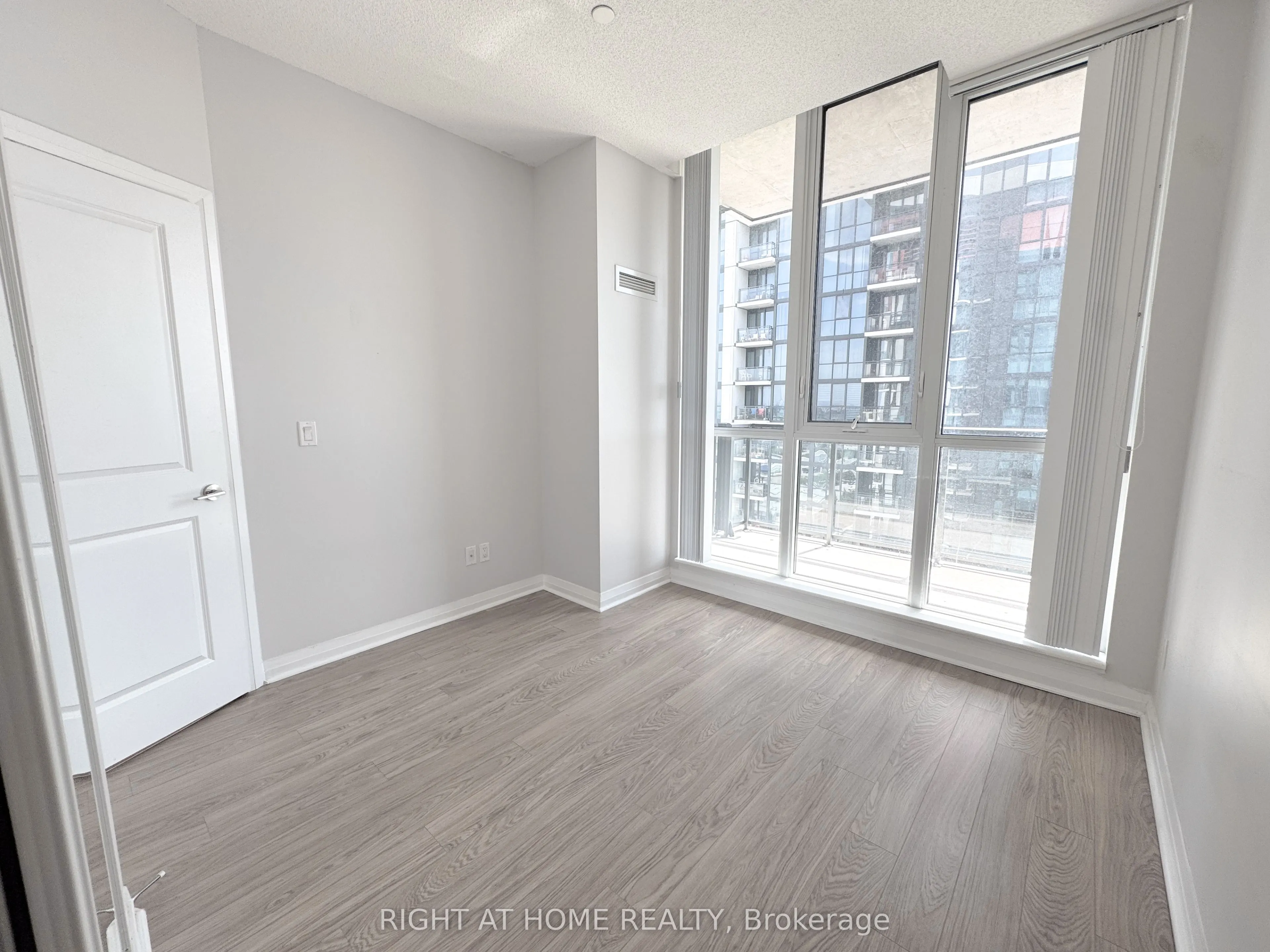 55 Eglinton Avenue W, #2001