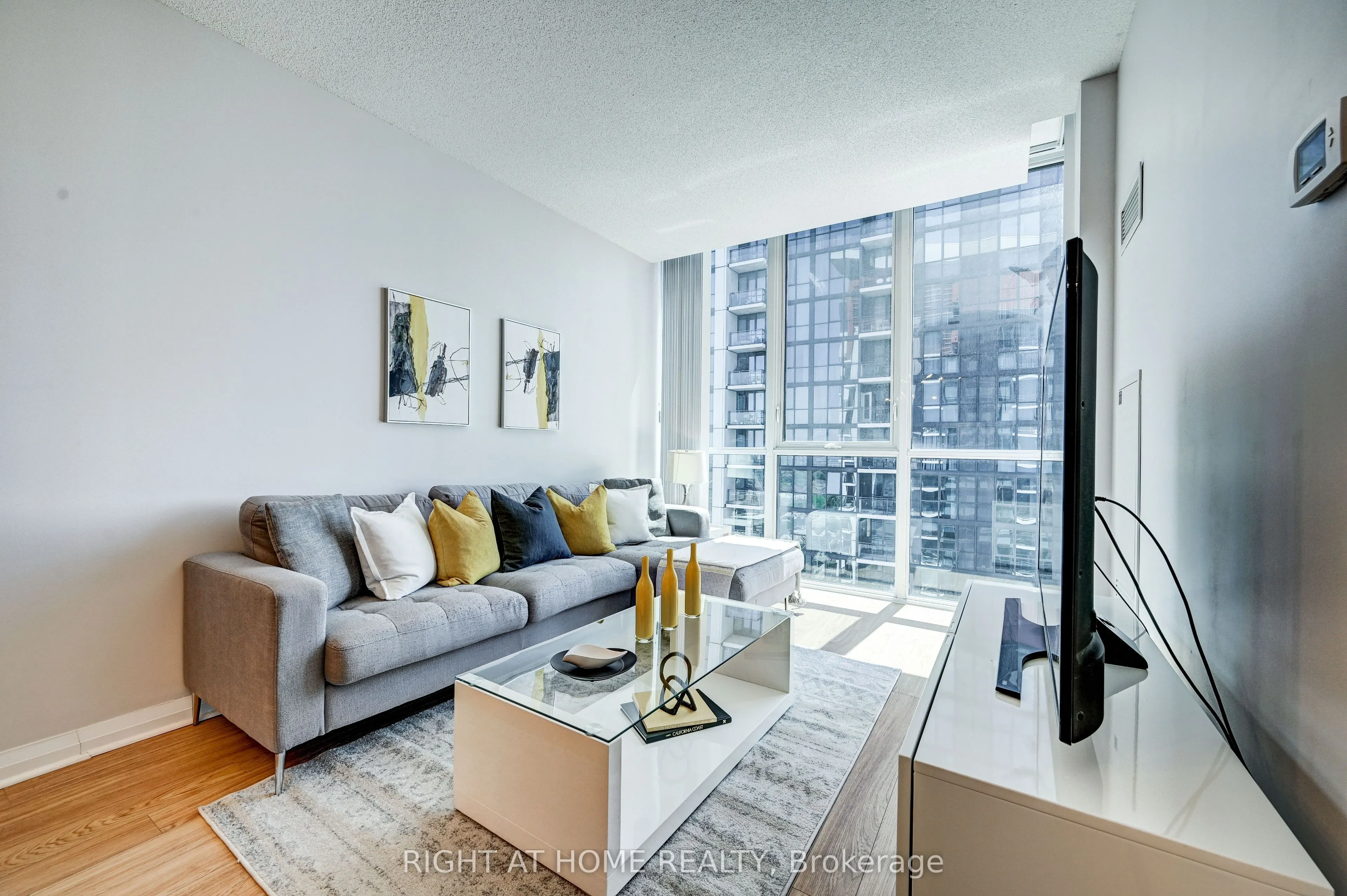 55 Eglinton Avenue W, #2001