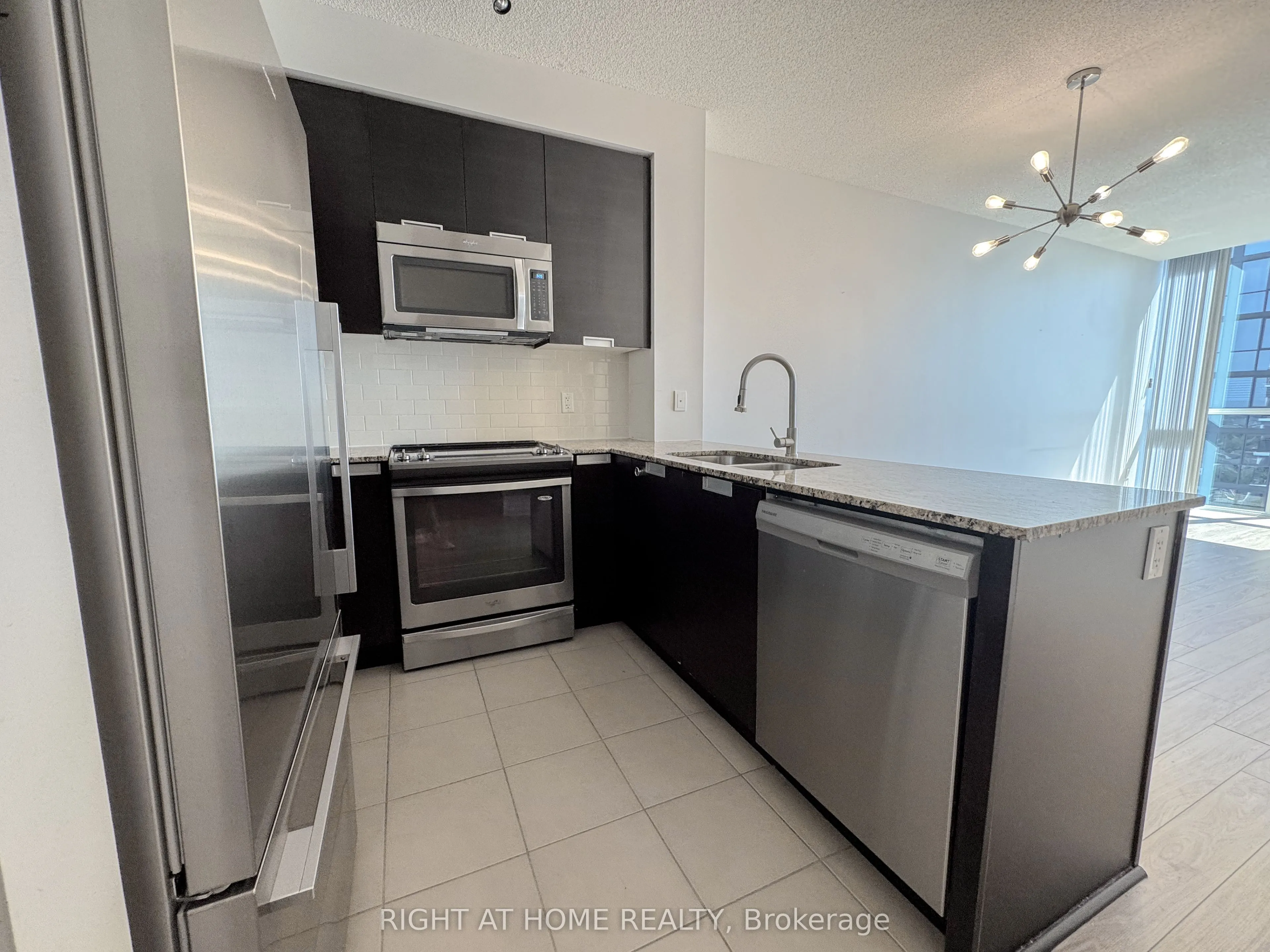 55 Eglinton Avenue W, #2001