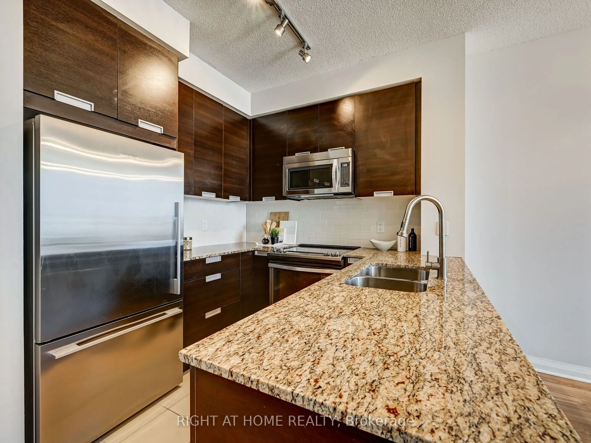 55 Eglinton Avenue W, #2001