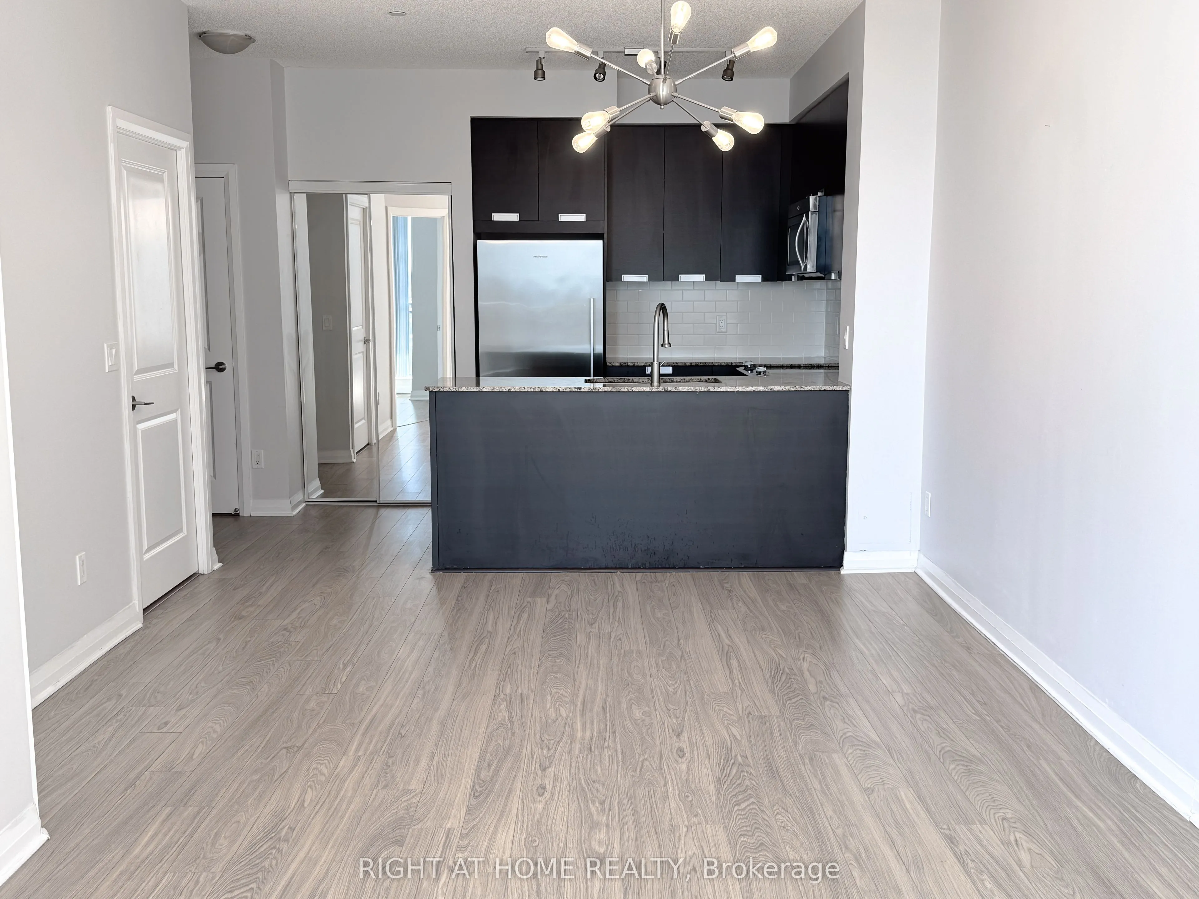 55 Eglinton Avenue W, #2001