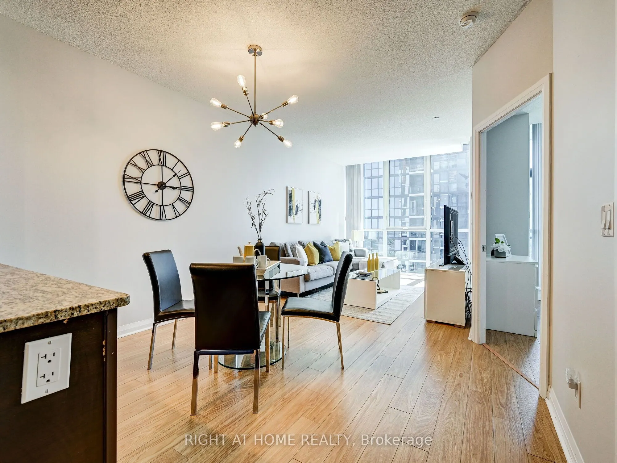 55 Eglinton Avenue W, #2001