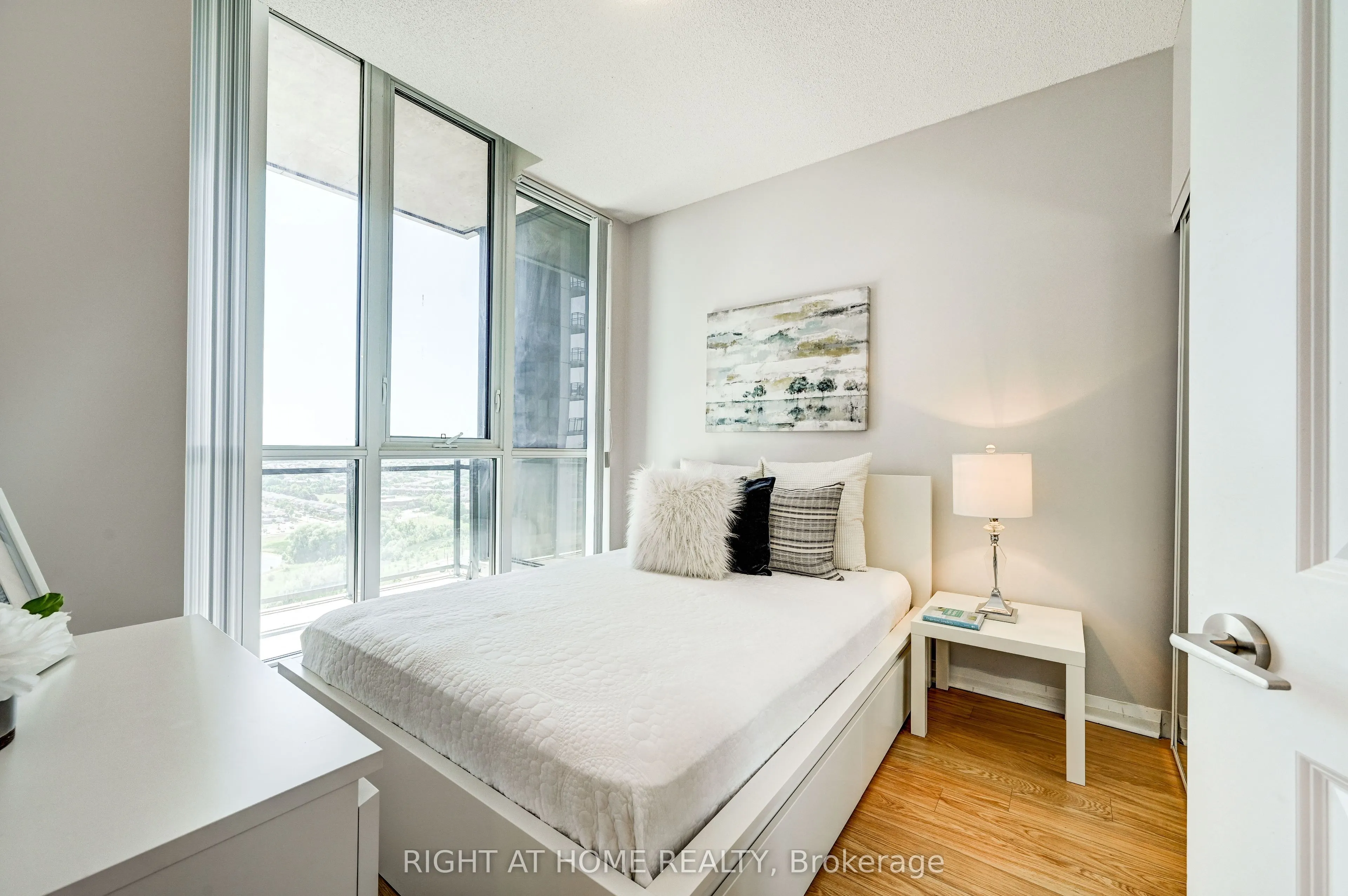55 Eglinton Avenue W, #2001