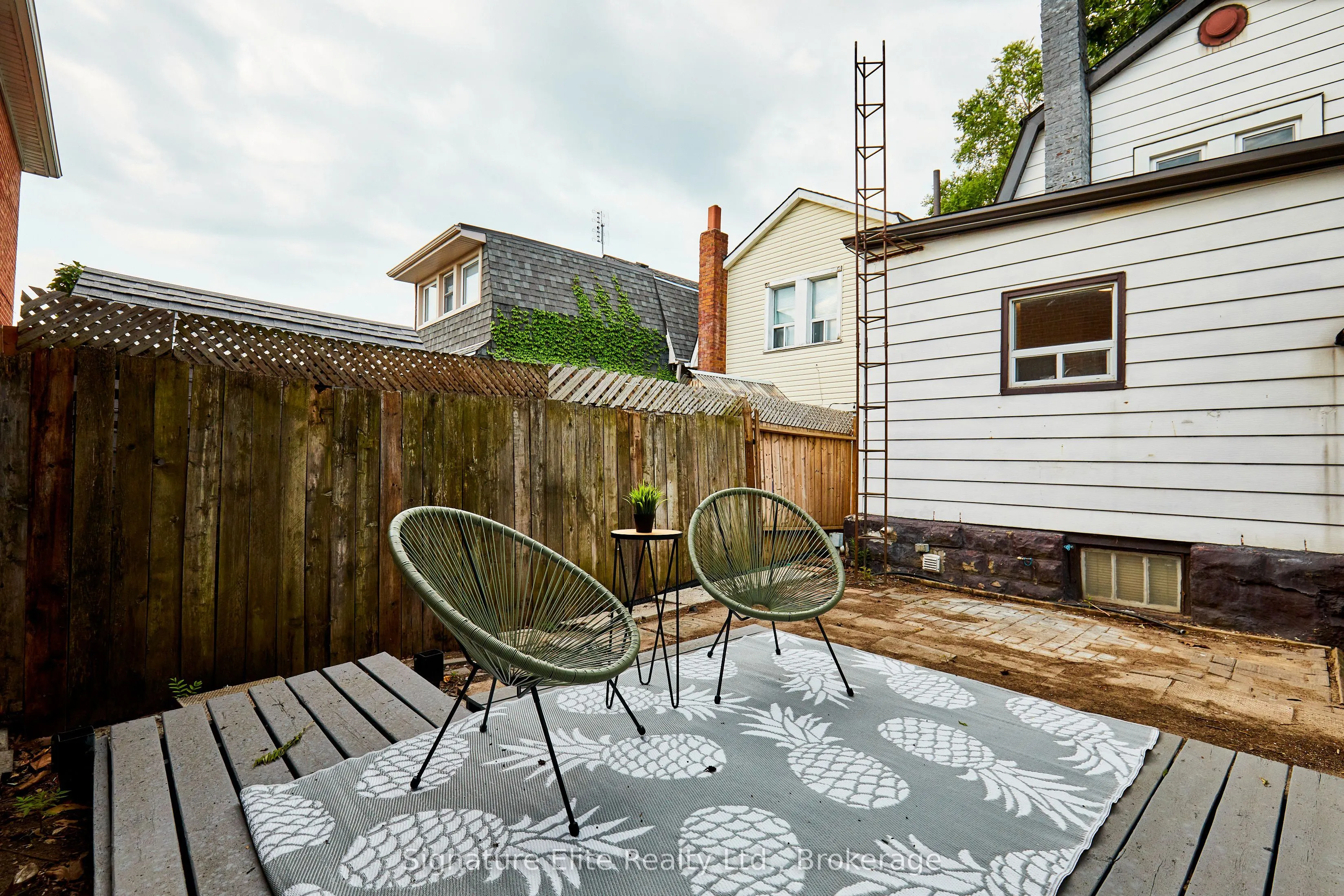 289 Harvie Avenue