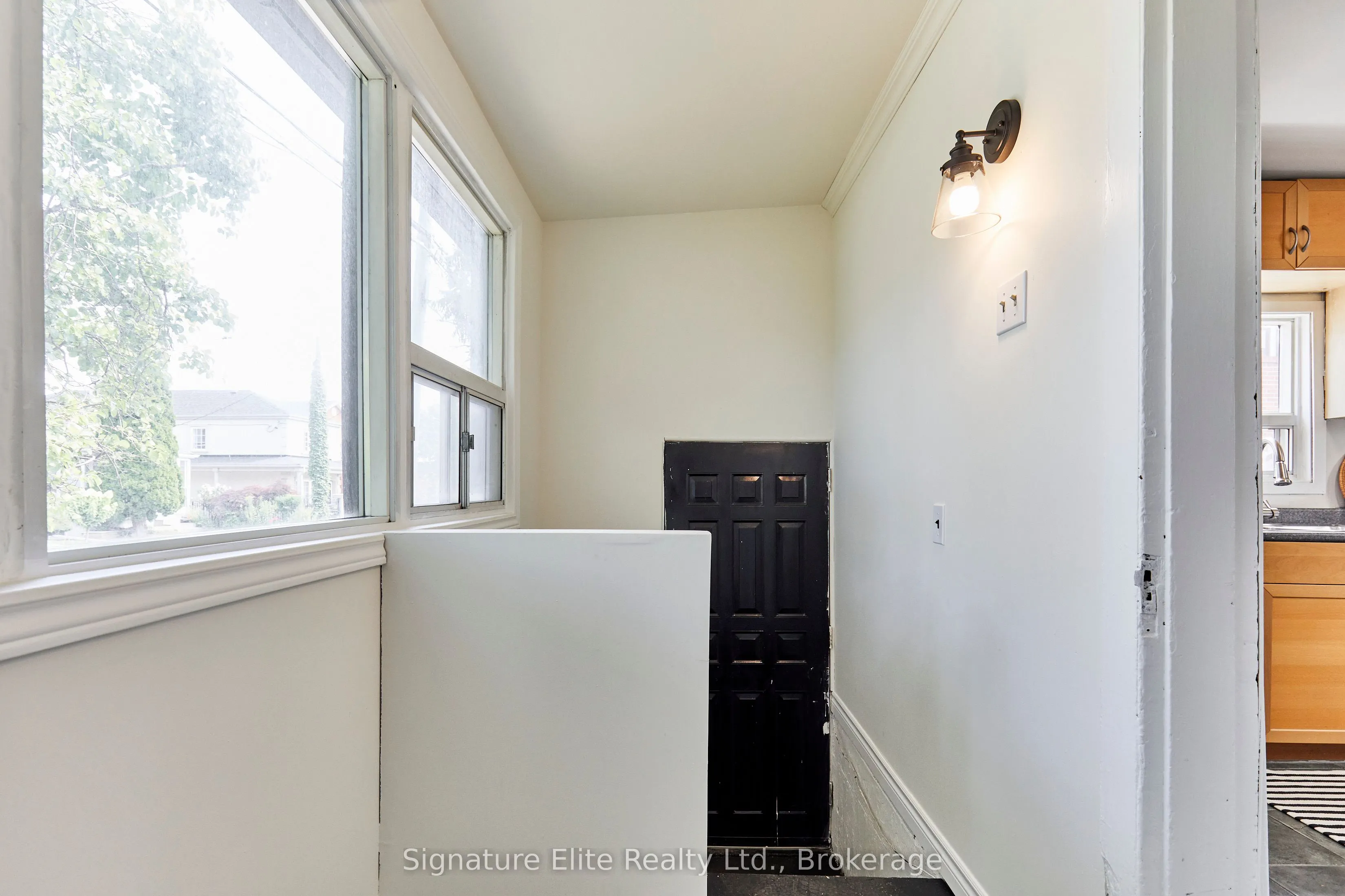 289 Harvie Avenue