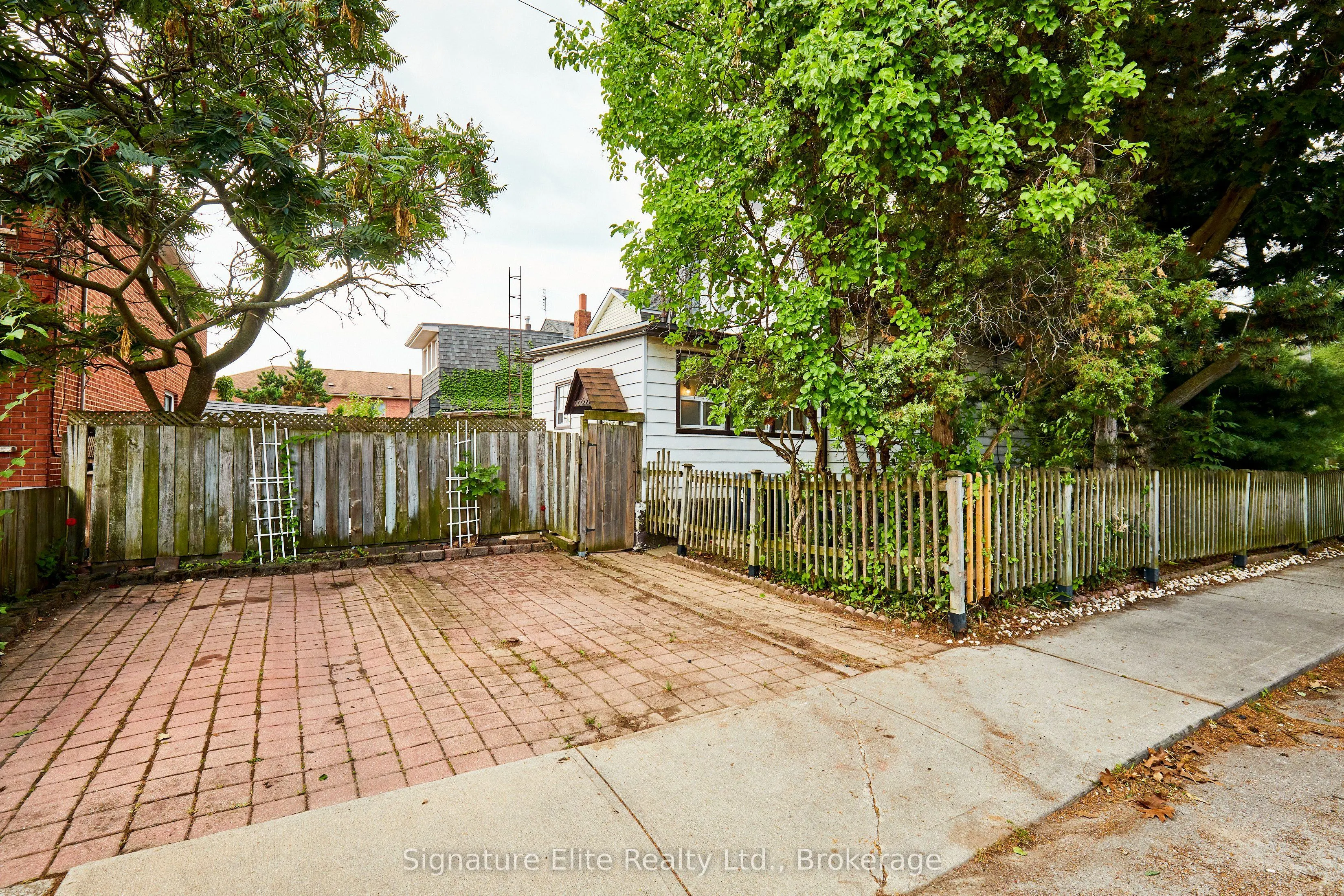 289 Harvie Avenue