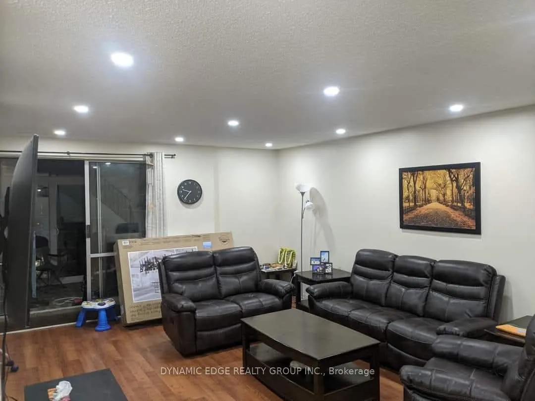 3025 The Credit Woodlands, #250
