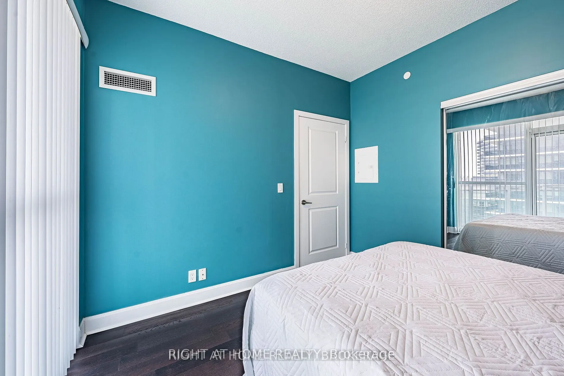 33 Shore Breeze Drive, #1805