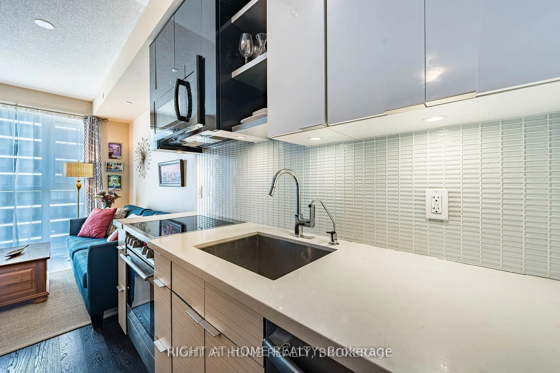 33 Shore Breeze Drive, #1805