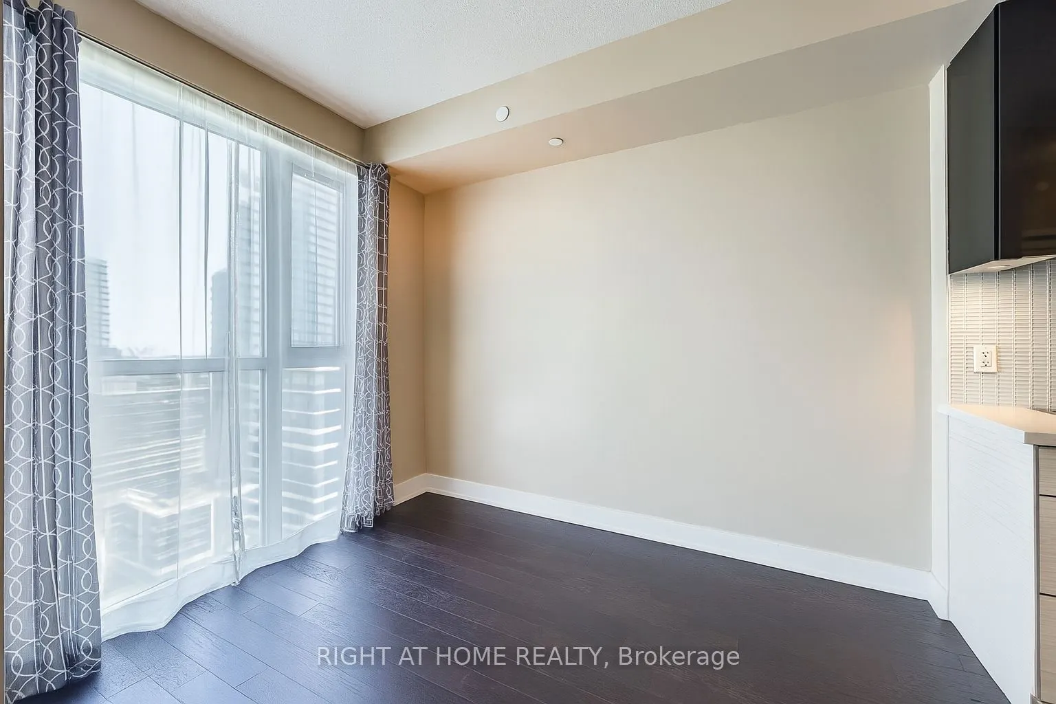 33 Shore Breeze Drive, #1805