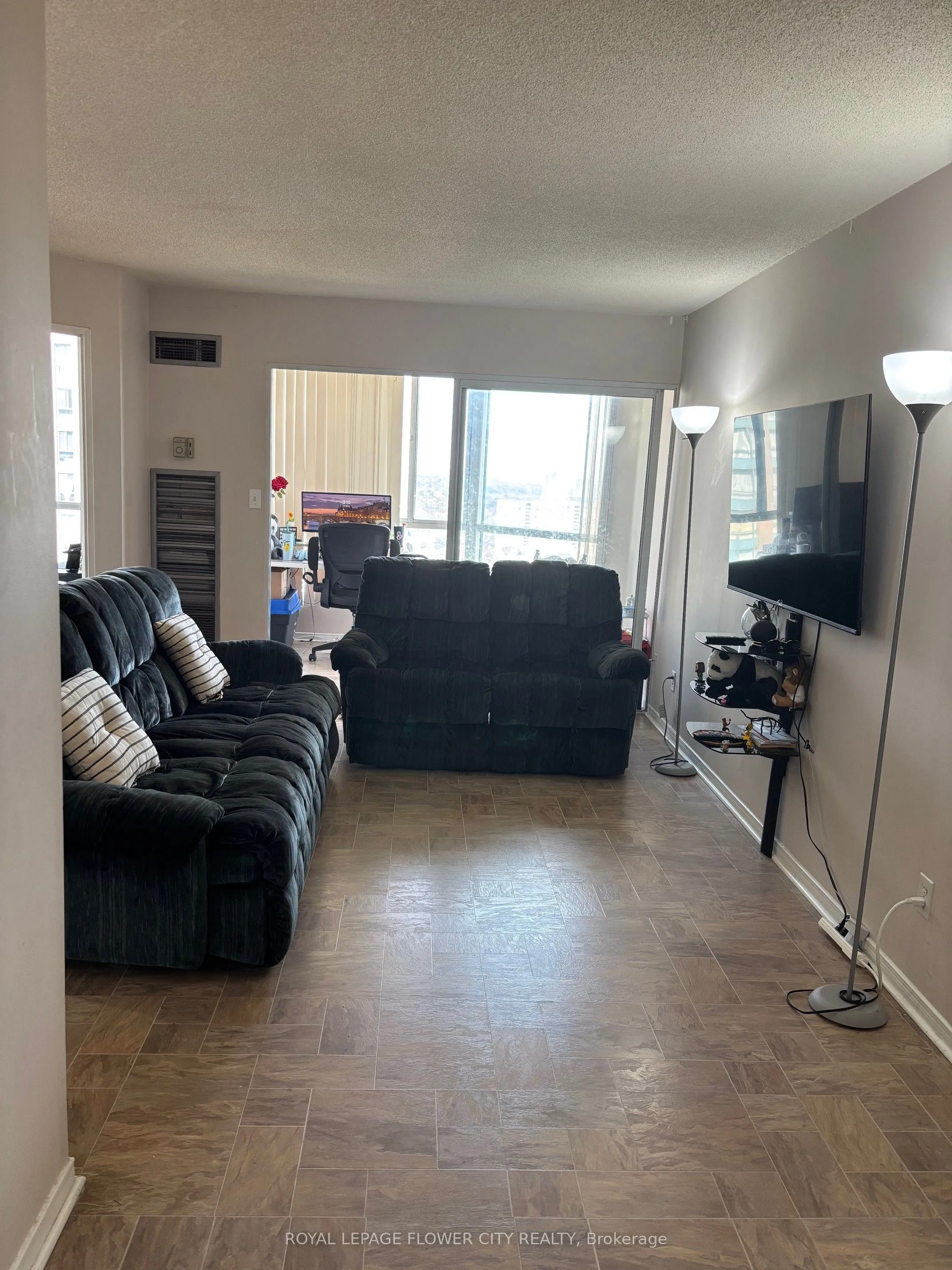 145 Hillcrest Avenue, #2105