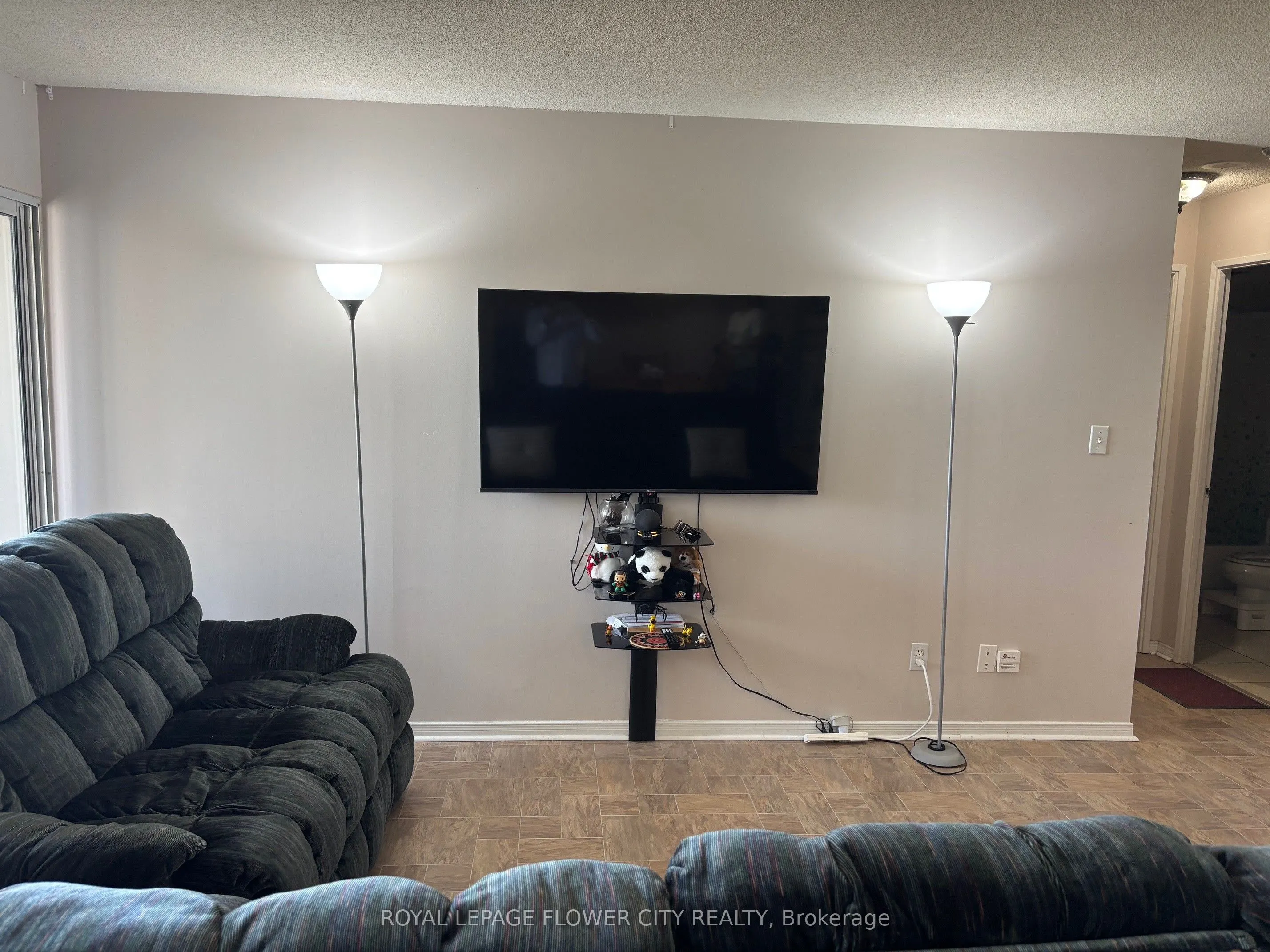 145 Hillcrest Avenue, #2105