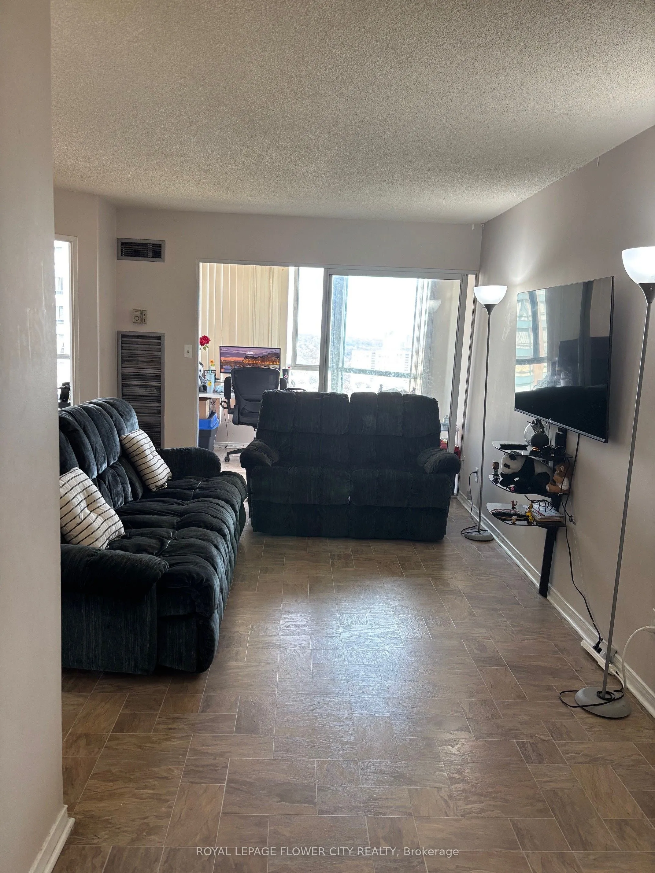 145 Hillcrest Avenue, #2105