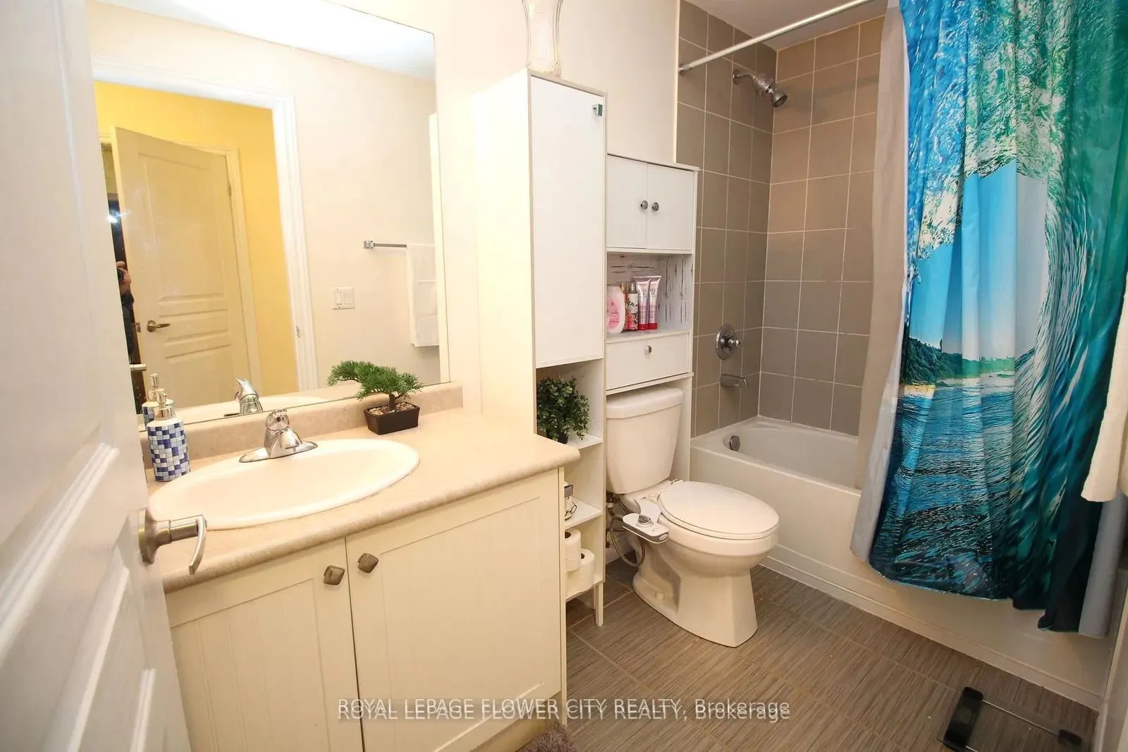 570 Lolita Gardens, #215