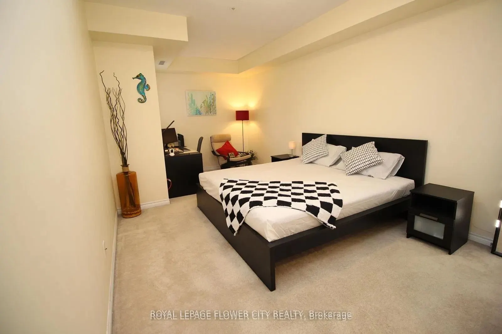 570 Lolita Gardens, #215