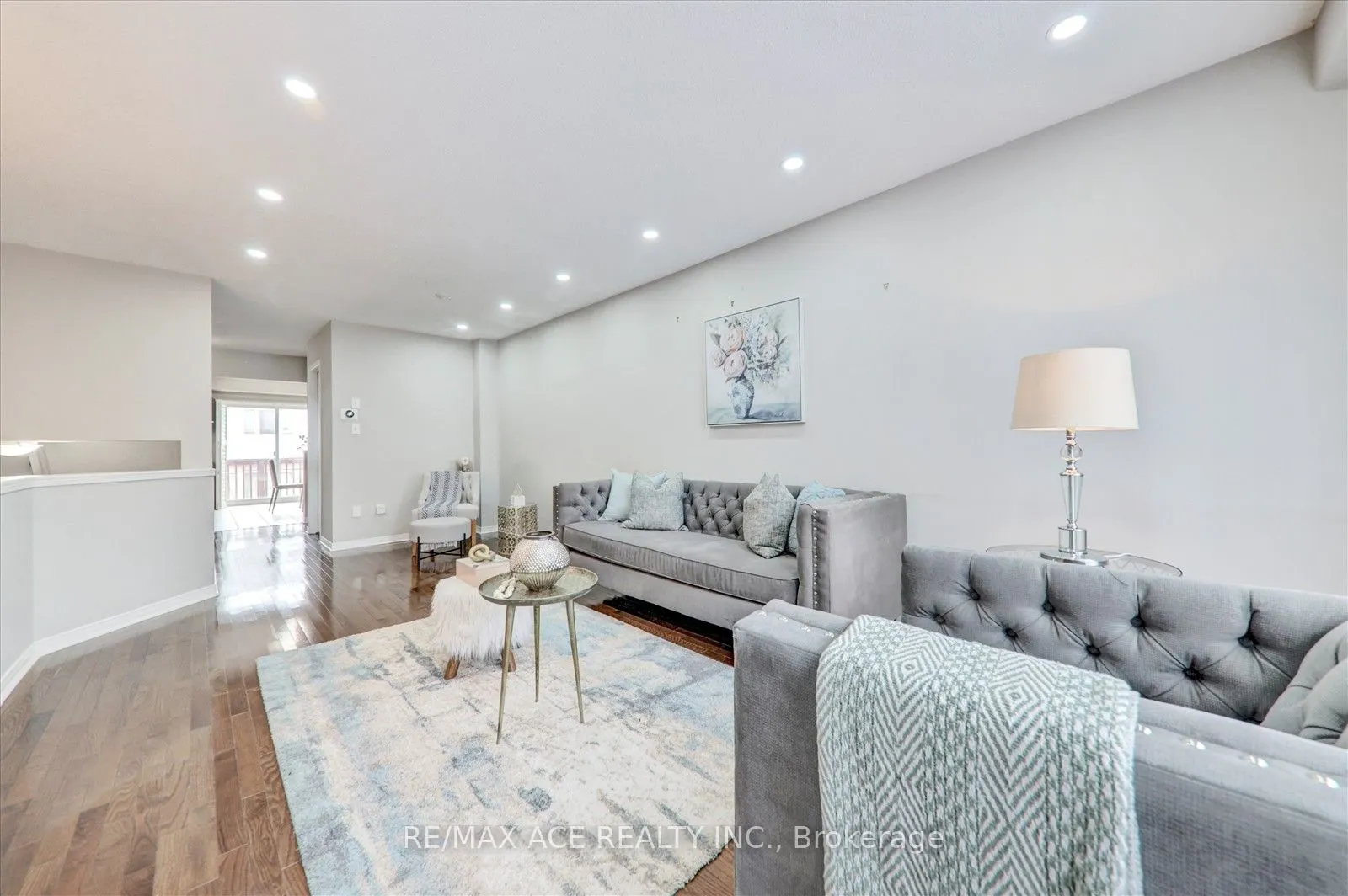 7086 Fairmeadow Crescent