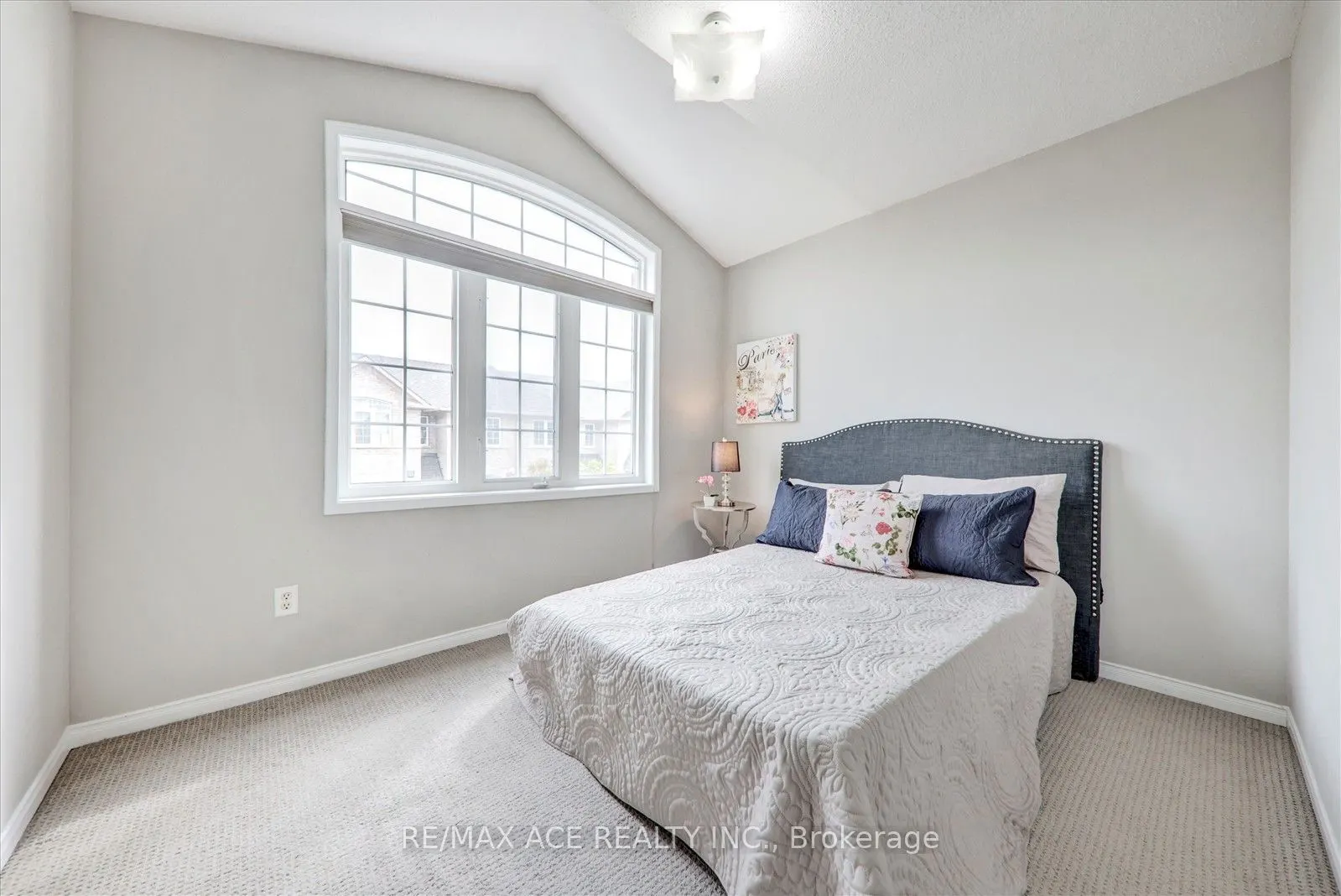 7086 Fairmeadow Crescent