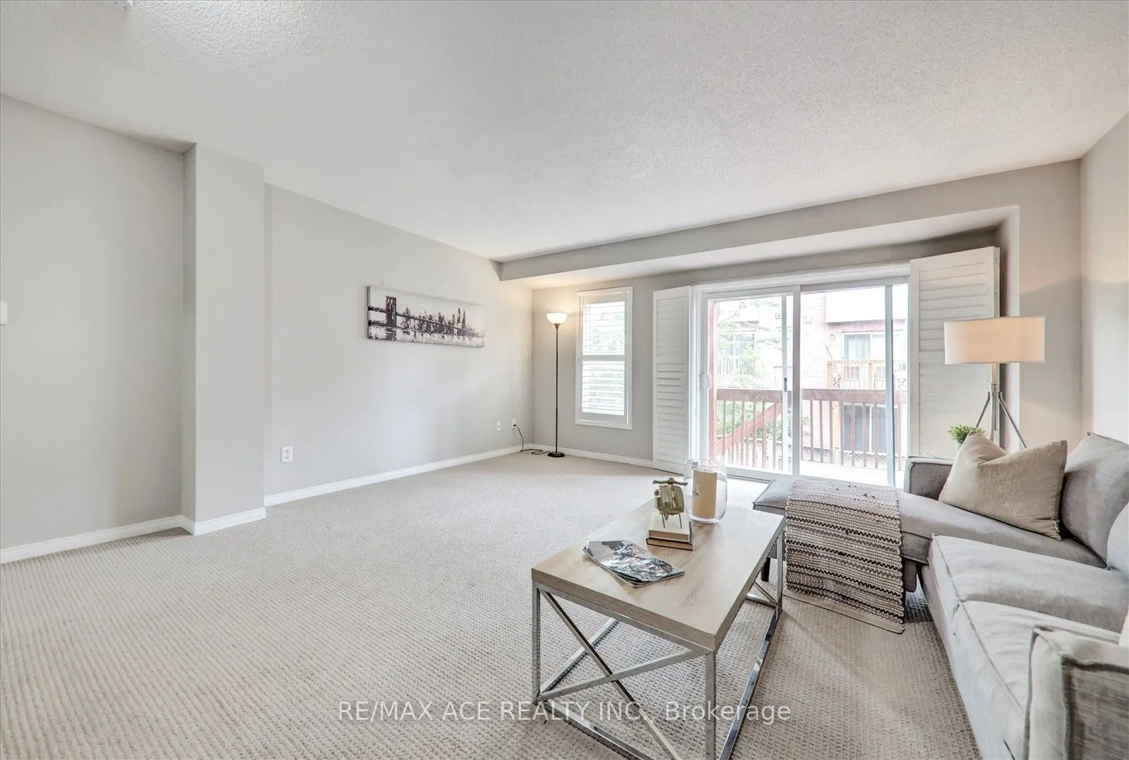 7086 Fairmeadow Crescent