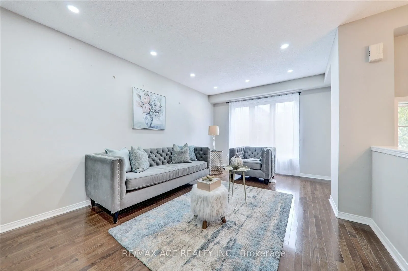 7086 Fairmeadow Crescent