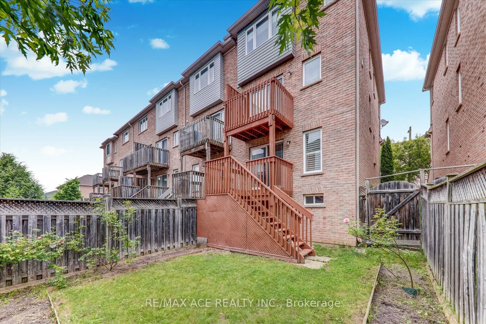 7086 Fairmeadow Crescent