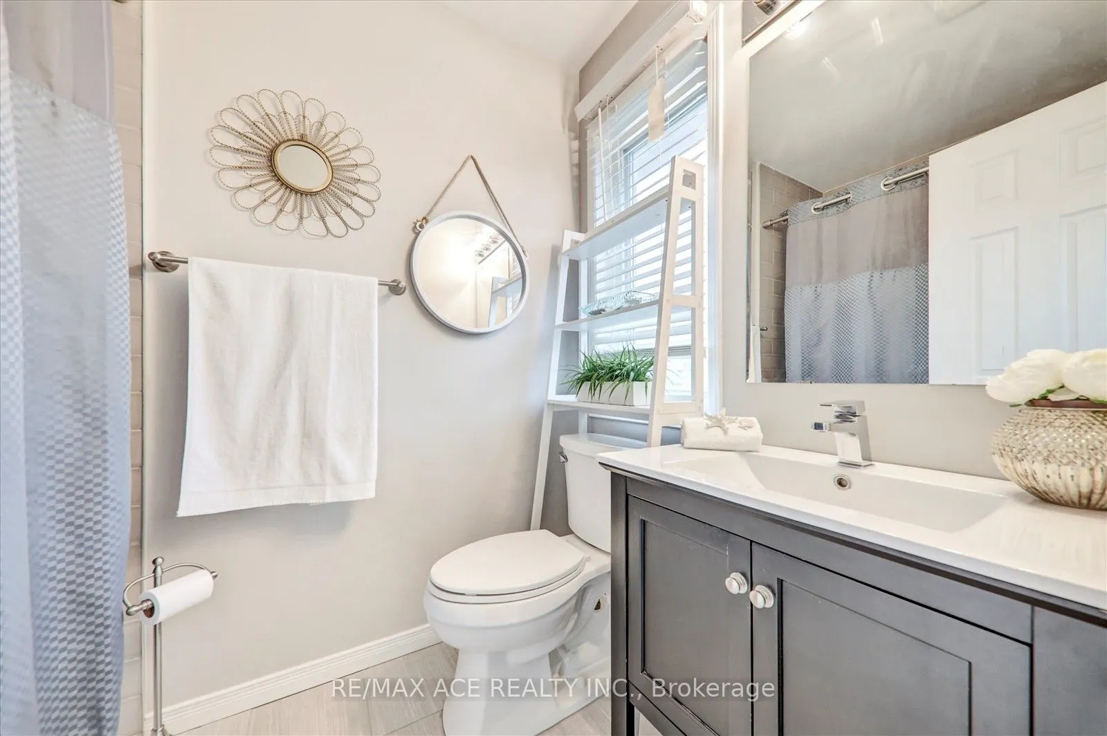 7086 Fairmeadow Crescent