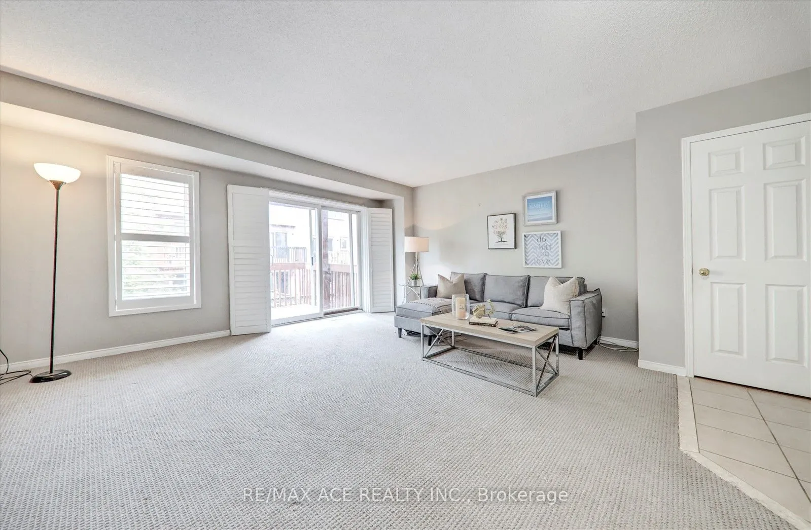 7086 Fairmeadow Crescent