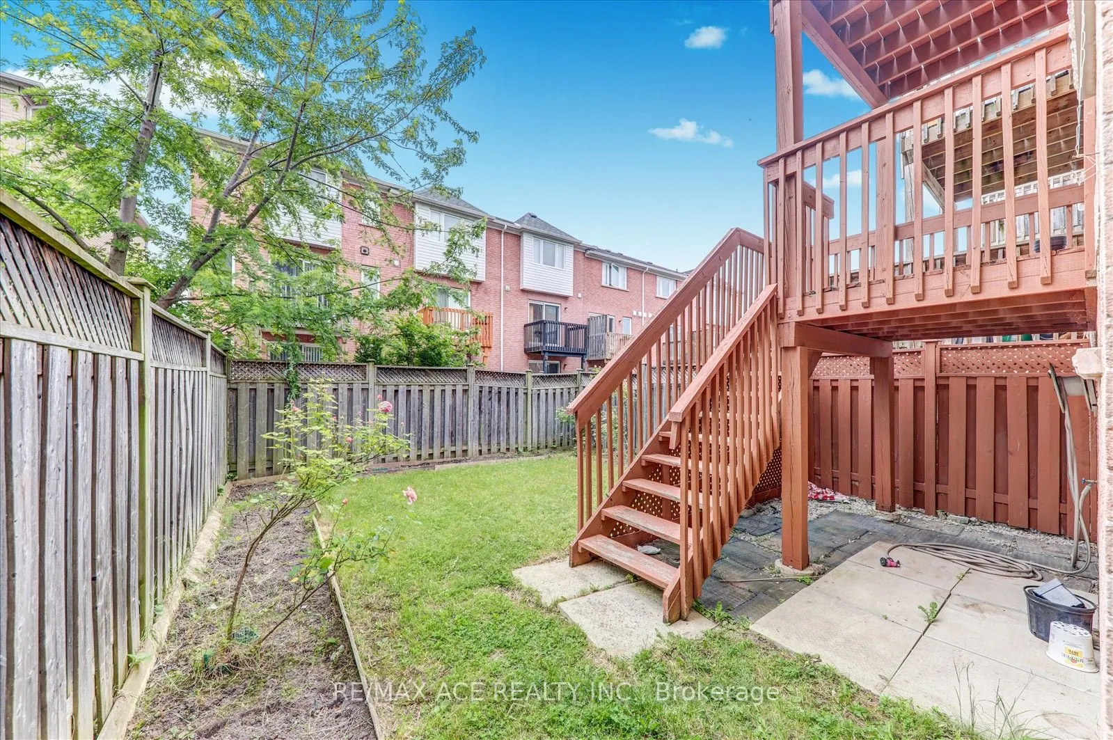 7086 Fairmeadow Crescent