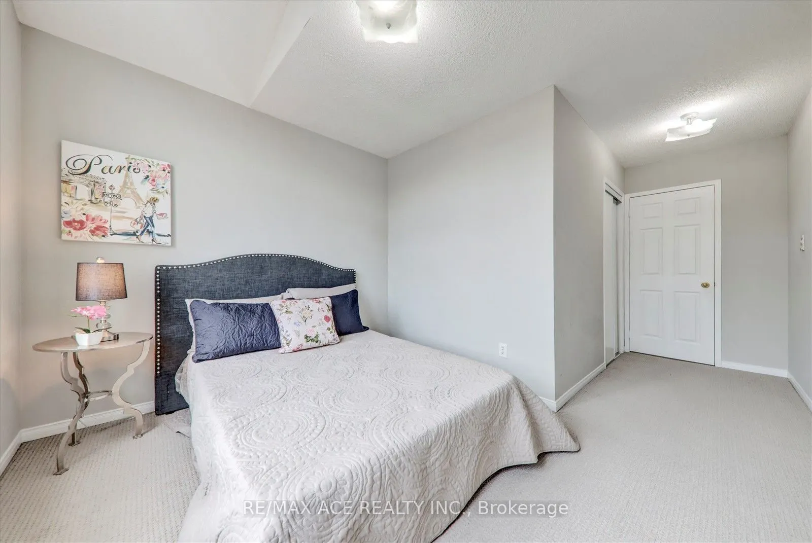 7086 Fairmeadow Crescent