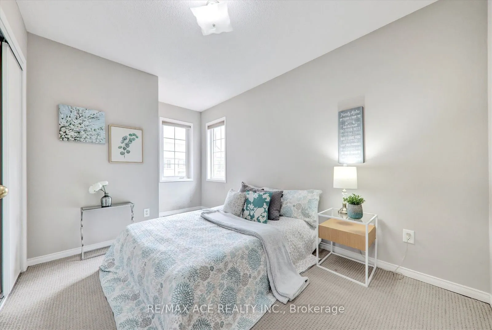 7086 Fairmeadow Crescent