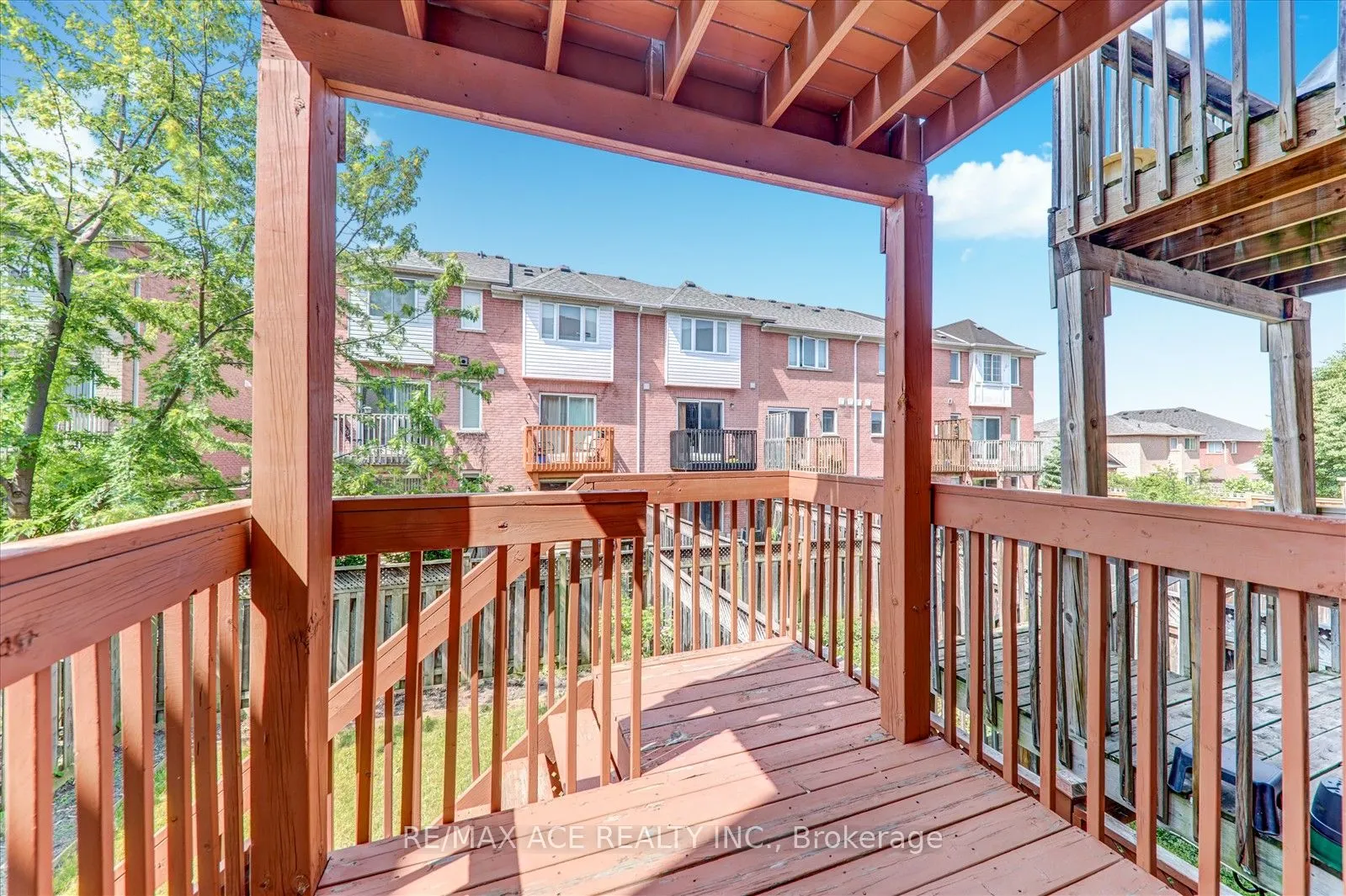 7086 Fairmeadow Crescent