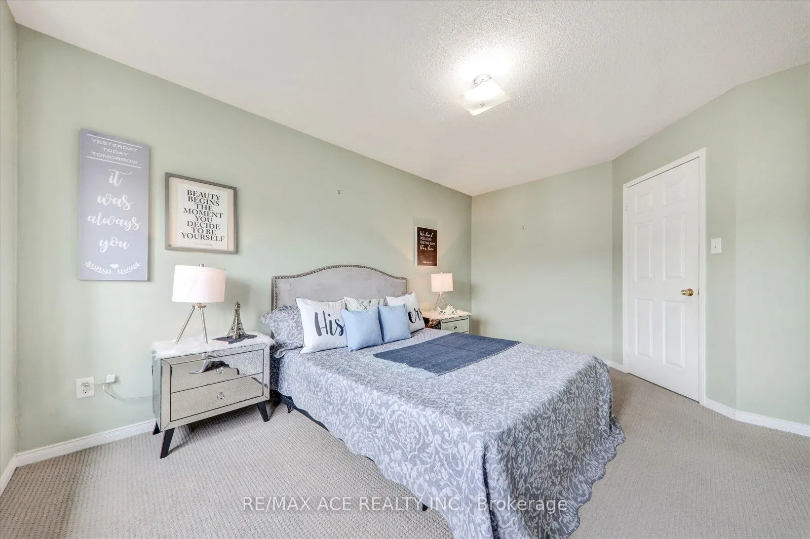 7086 Fairmeadow Crescent