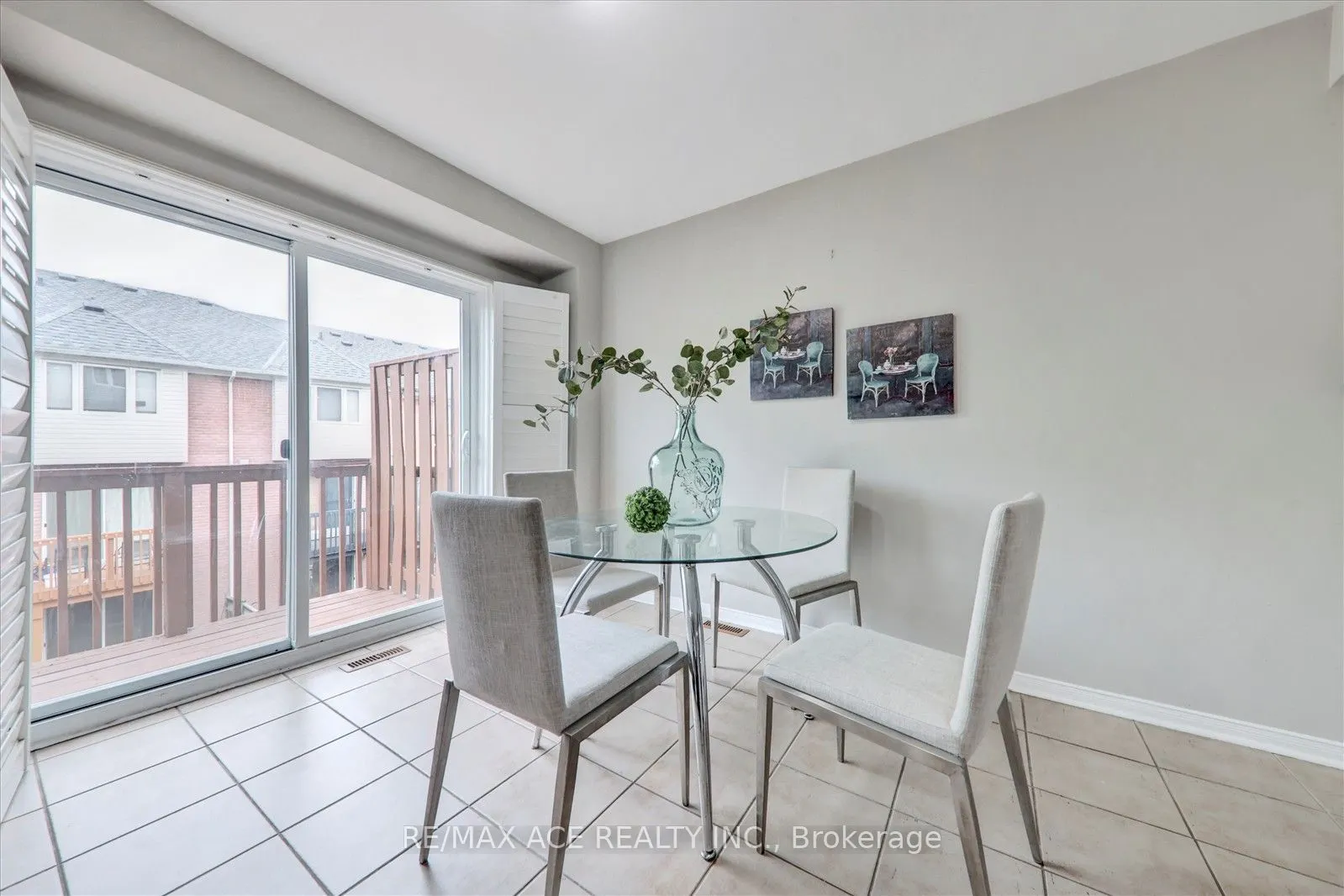7086 Fairmeadow Crescent