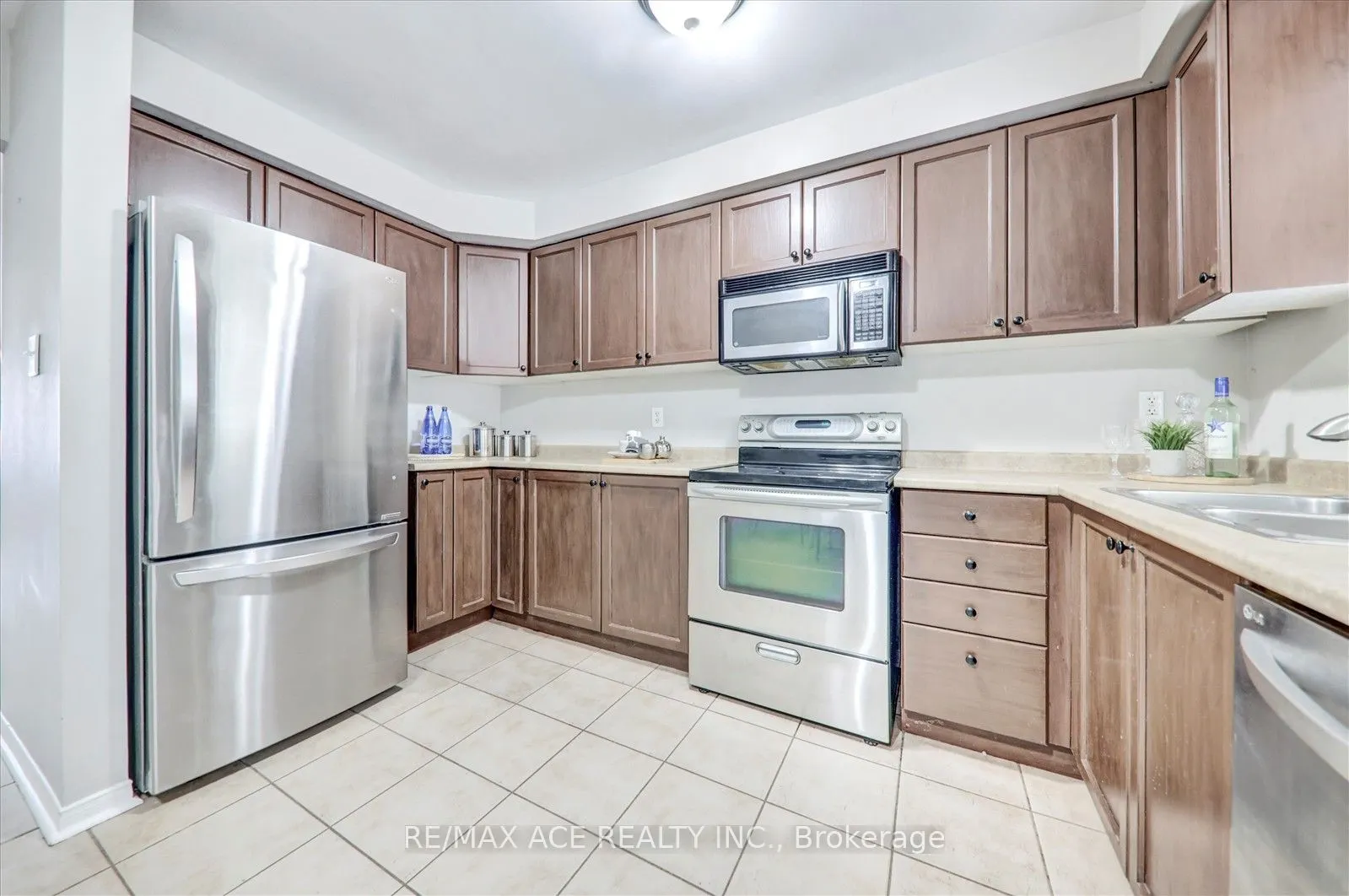 7086 Fairmeadow Crescent